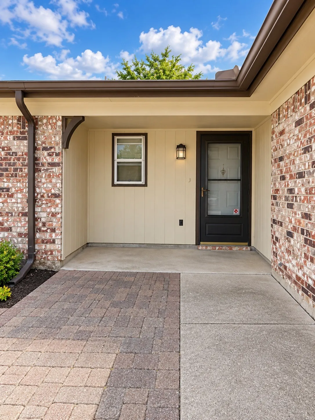 Single Family Residence For Rent in Tarrant County , 6432 Grasshopper Drive, Watauga, Texas 76148, 3 Bedroom, 2 Bathroom, 2 Garage spaces, 1,250 Sqft, built in 1982, mls#21386685, Real Estate Agent in Watauga, Homes For Rent in Tarrant county, Homes For Rent in Watauga, Realtor in Watauga Texas, Real Estate Brokerage Independent Realty Texas, Luminita Cordes Realtor