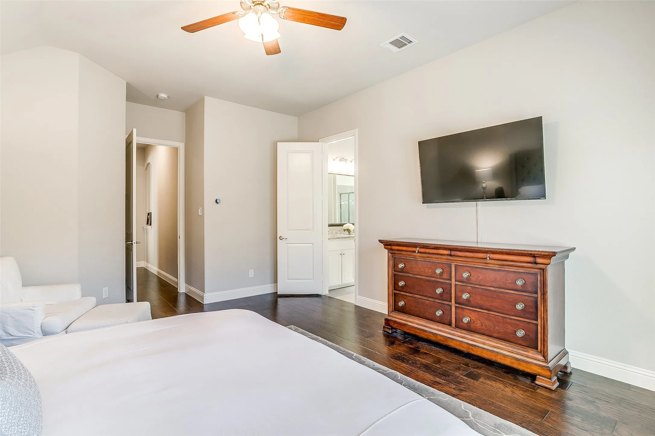 Single Family Residence For Rent in Denton County , 4204 Wilderness Pass, Fort Worth, Texas 76262, 3 Bedroom, 2 Bathroom, 2 Garage spaces, 2,202 Sqft, built in 2017, mls#21375779, Real Estate Agent in Fort Worth, Homes For Rent in Denton county, Homes For Rent in Fort Worth, Realtor in Fort Worth Texas, Real Estate Brokerage Independent Realty Texas, Luminita Cordes Realtor