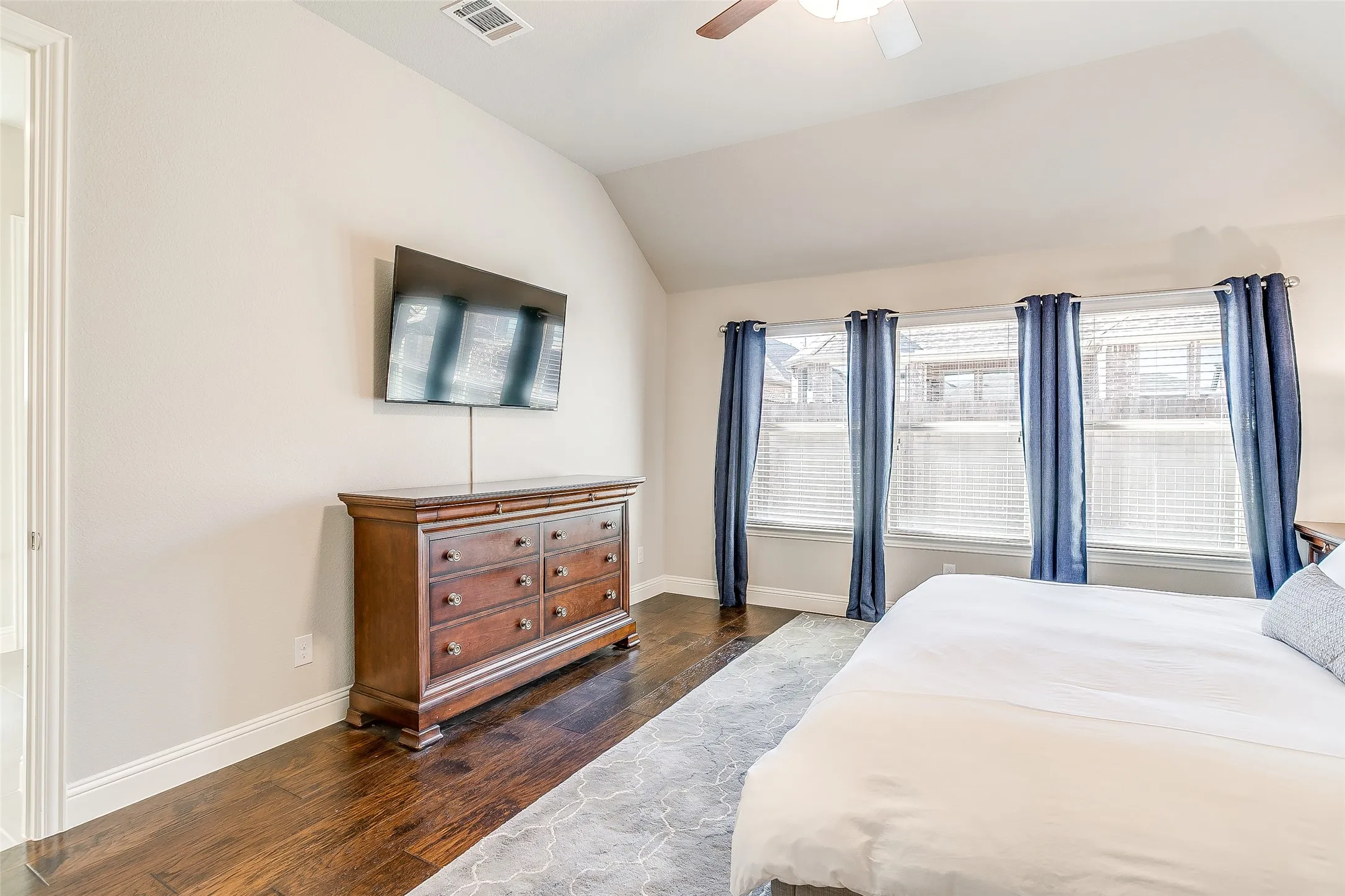 Single Family Residence For Rent in Denton County , 4204 Wilderness Pass, Fort Worth, Texas 76262, 3 Bedroom, 2 Bathroom, 2 Garage spaces, 2,202 Sqft, built in 2017, mls#21375779, Real Estate Agent in Fort Worth, Homes For Rent in Denton county, Homes For Rent in Fort Worth, Realtor in Fort Worth Texas, Real Estate Brokerage Independent Realty Texas, Luminita Cordes Realtor