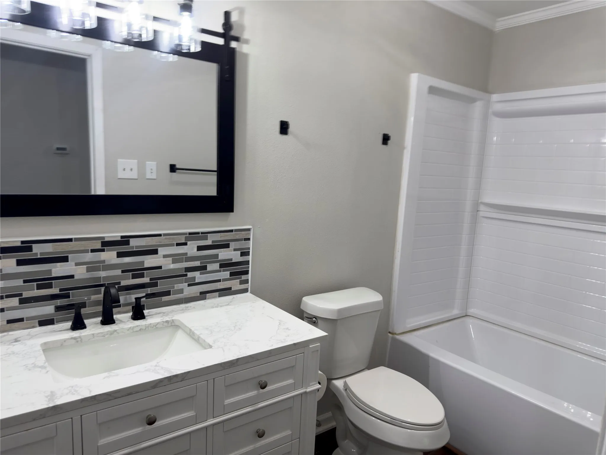 Single Family Residence For Rent in Henderson County , 209 Magnolia Lane, Chandler, Texas 75758, 3 Bedroom, 2 Bathroom, 2 Garage spaces, 1,795 Sqft, built in 1970, mls#21386548, Real Estate Agent in Chandler, Homes For Rent in Henderson county, Homes For Rent in Chandler, Realtor in Chandler Texas, Real Estate Brokerage Independent Realty Texas, Luminita Cordes Realtor