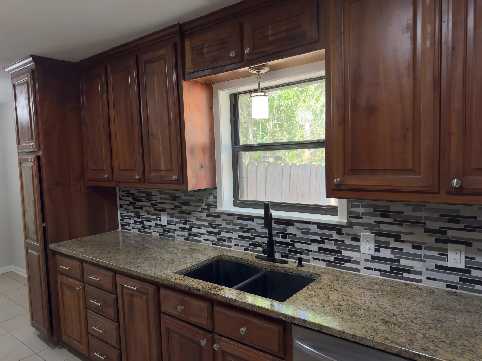 Single Family Residence For Rent in Henderson County , 209 Magnolia Lane, Chandler, Texas 75758, 3 Bedroom, 2 Bathroom, 2 Garage spaces, 1,795 Sqft, built in 1970, mls#21386548, Real Estate Agent in Chandler, Homes For Rent in Henderson county, Homes For Rent in Chandler, Realtor in Chandler Texas, Real Estate Brokerage Independent Realty Texas, Luminita Cordes Realtor