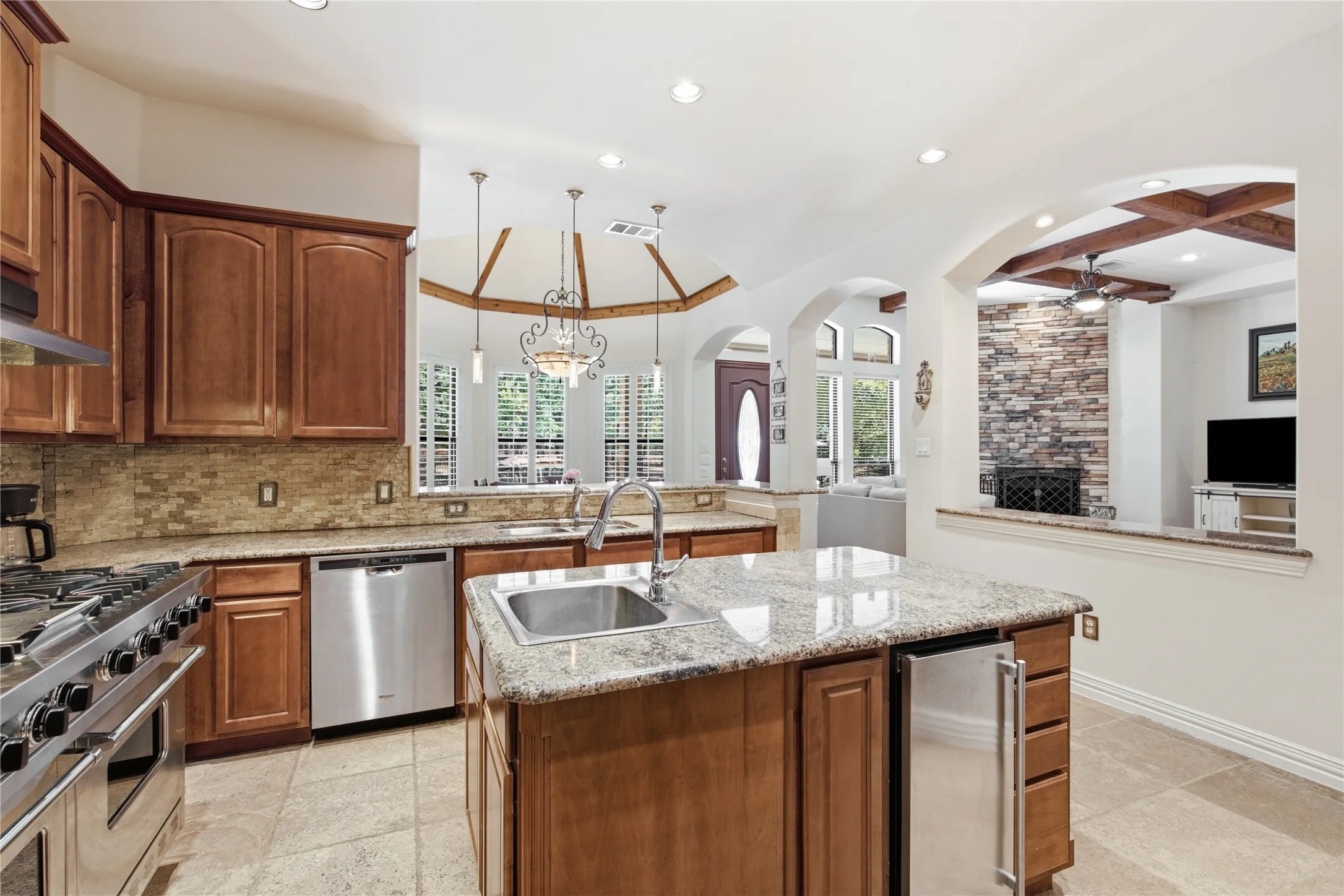 Single Family Residence For Sale in Denton County , 2050 E Oak Shores Drive, Cross Roads, Texas 76227, 5 Bedroom, 3 Bathroom, 3 Garage spaces, 4,505 Sqft, built in 2007, mls#21387682, Real Estate Agent in Cross Roads, Homes For Sale in Denton county, Homes For Sale in Cross Roads, Realtor in Cross Roads Texas, Real Estate Brokerage Independent Realty Texas, Luminita Cordes Realtor