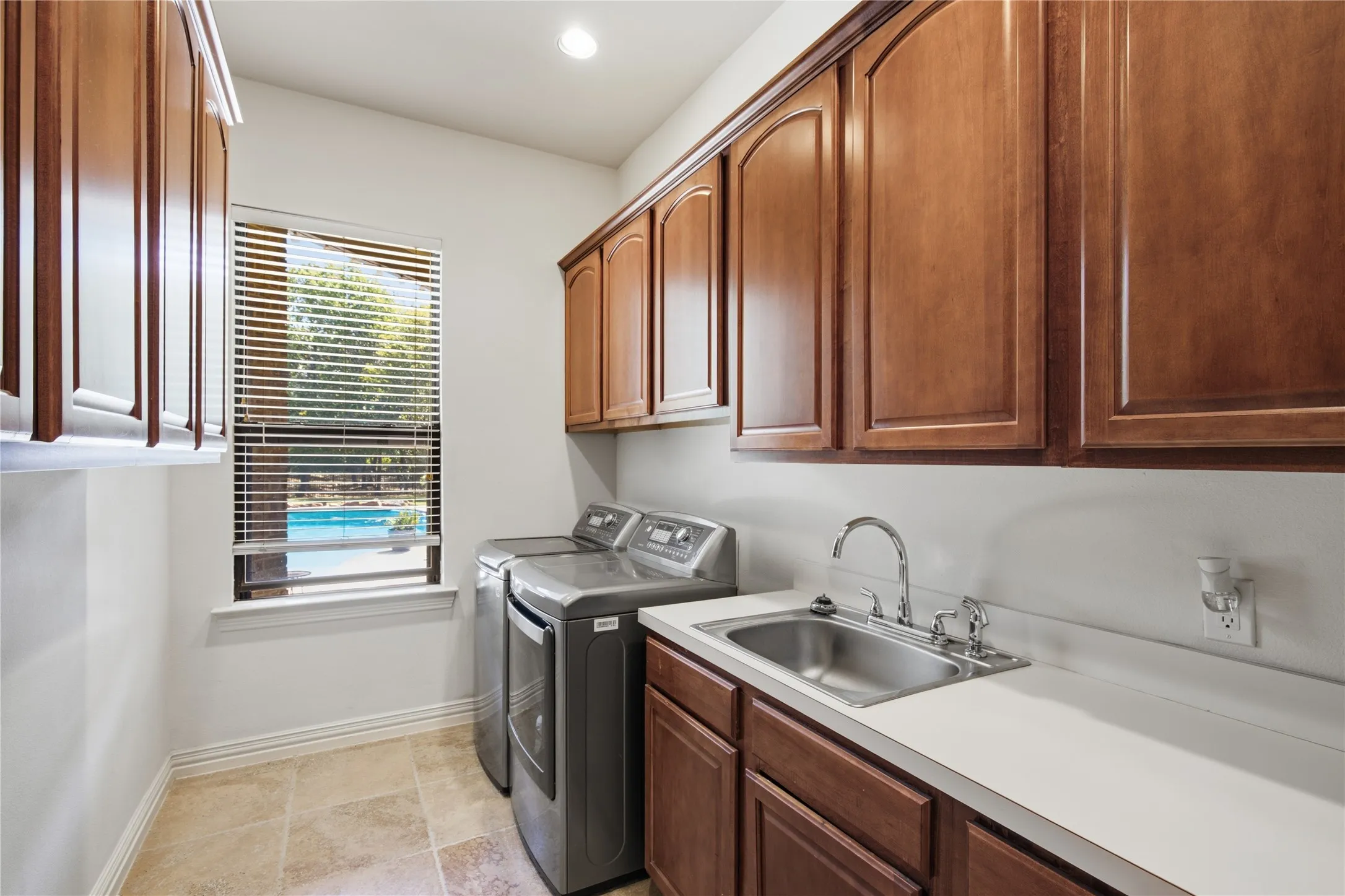 Single Family Residence For Sale in Denton County , 2050 E Oak Shores Drive, Cross Roads, Texas 76227, 5 Bedroom, 3 Bathroom, 3 Garage spaces, 4,505 Sqft, built in 2007, mls#21387682, Real Estate Agent in Cross Roads, Homes For Sale in Denton county, Homes For Sale in Cross Roads, Realtor in Cross Roads Texas, Real Estate Brokerage Independent Realty Texas, Luminita Cordes Realtor