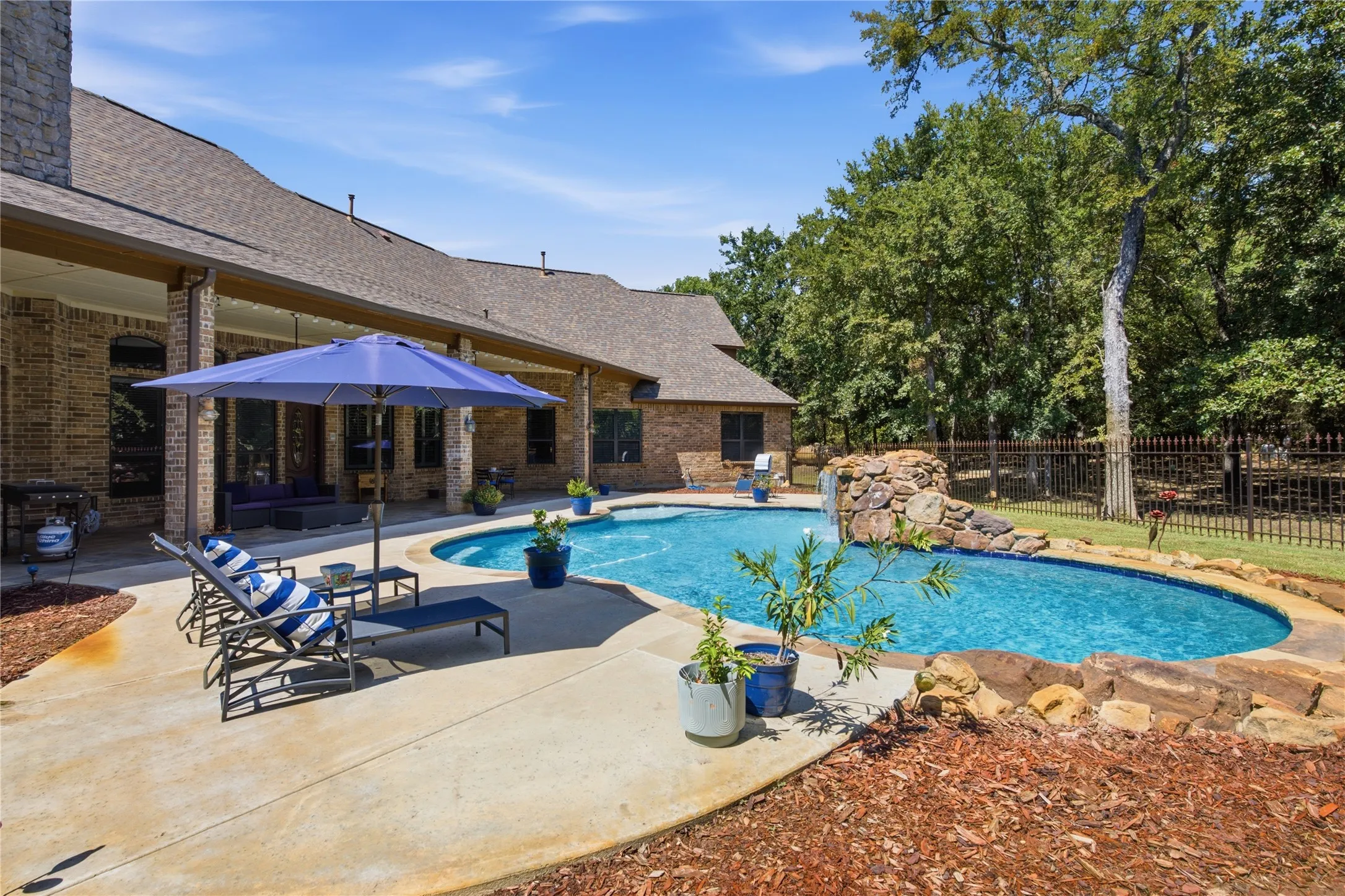 Single Family Residence For Sale in Denton County , 2050 E Oak Shores Drive, Cross Roads, Texas 76227, 5 Bedroom, 3 Bathroom, 3 Garage spaces, 4,505 Sqft, built in 2007, mls#21387682, Real Estate Agent in Cross Roads, Homes For Sale in Denton county, Homes For Sale in Cross Roads, Realtor in Cross Roads Texas, Real Estate Brokerage Independent Realty Texas, Luminita Cordes Realtor