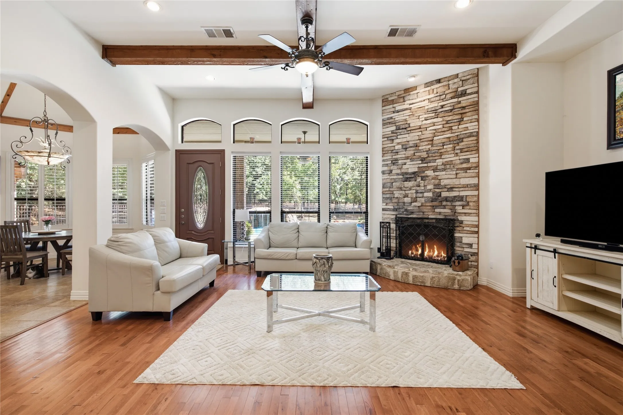 Single Family Residence For Sale in Denton County , 2050 E Oak Shores Drive, Cross Roads, Texas 76227, 5 Bedroom, 3 Bathroom, 3 Garage spaces, 4,505 Sqft, built in 2007, mls#21387682, Real Estate Agent in Cross Roads, Homes For Sale in Denton county, Homes For Sale in Cross Roads, Realtor in Cross Roads Texas, Real Estate Brokerage Independent Realty Texas, Luminita Cordes Realtor