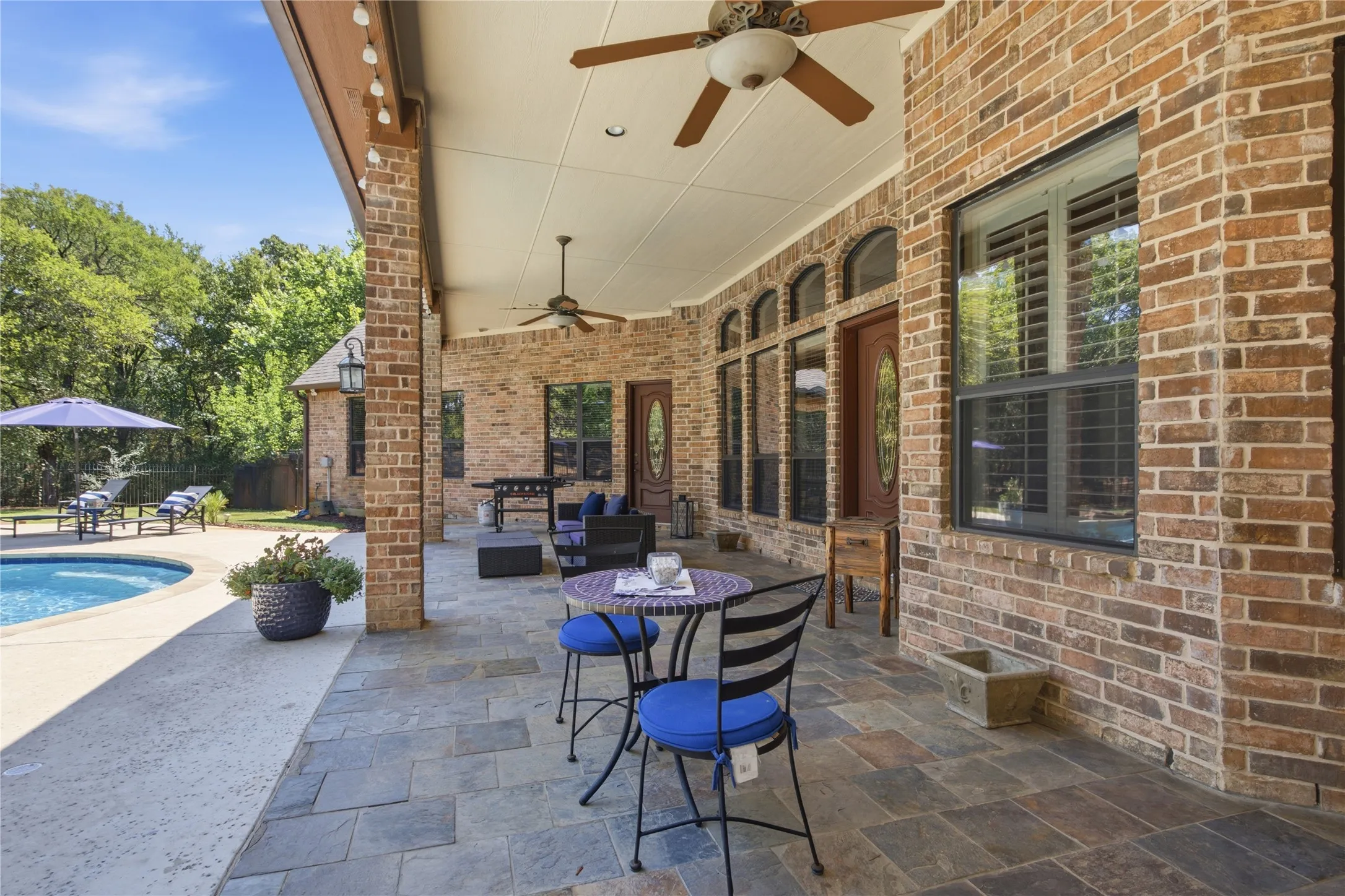 Single Family Residence For Sale in Denton County , 2050 E Oak Shores Drive, Cross Roads, Texas 76227, 5 Bedroom, 3 Bathroom, 3 Garage spaces, 4,505 Sqft, built in 2007, mls#21387682, Real Estate Agent in Cross Roads, Homes For Sale in Denton county, Homes For Sale in Cross Roads, Realtor in Cross Roads Texas, Real Estate Brokerage Independent Realty Texas, Luminita Cordes Realtor