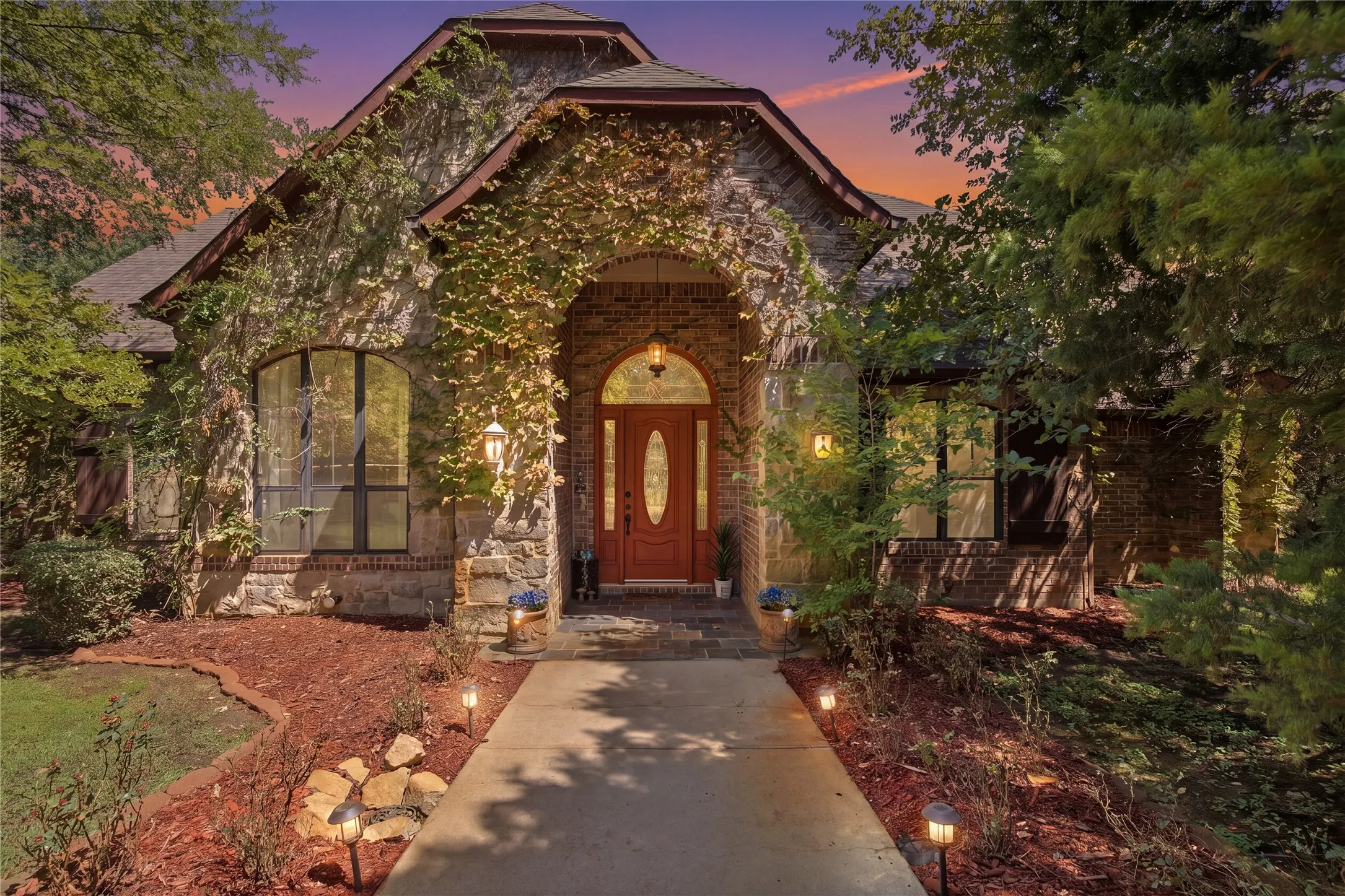 Single Family Residence For Sale in Denton County , 2050 E Oak Shores Drive, Cross Roads, Texas 76227, 5 Bedroom, 3 Bathroom, 3 Garage spaces, 4,505 Sqft, built in 2007, mls#21387682, Real Estate Agent in Cross Roads, Homes For Sale in Denton county, Homes For Sale in Cross Roads, Realtor in Cross Roads Texas, Real Estate Brokerage Independent Realty Texas, Luminita Cordes Realtor