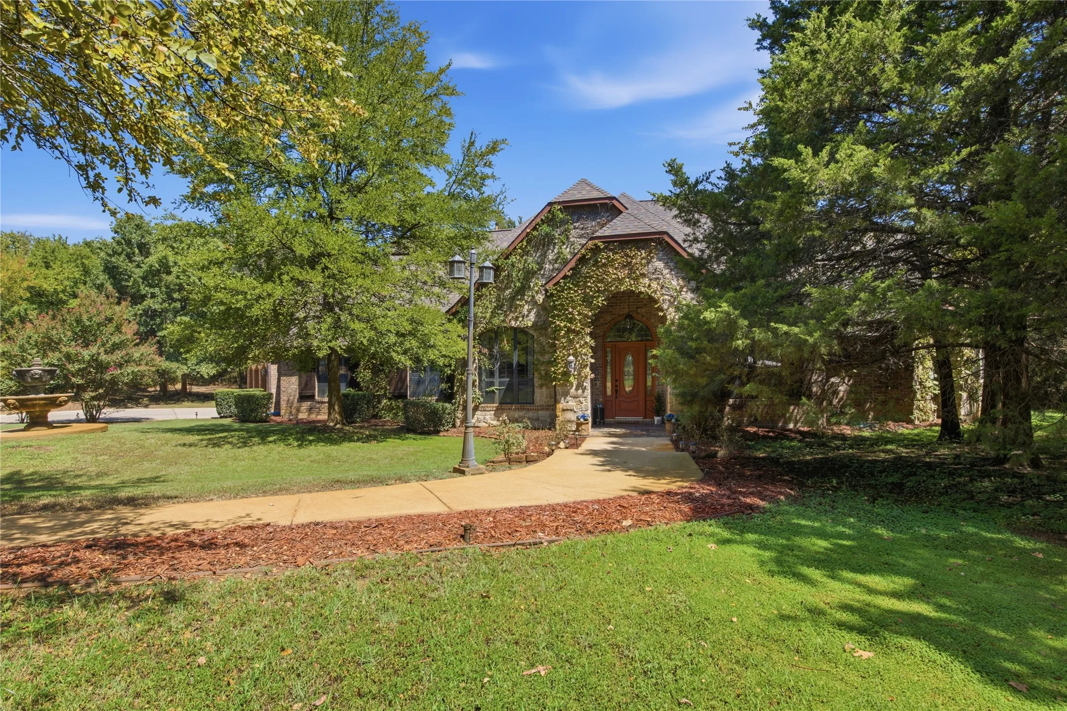 Single Family Residence For Sale in Denton County , 2050 E Oak Shores Drive, Cross Roads, Texas 76227, 5 Bedroom, 3 Bathroom, 3 Garage spaces, 4,505 Sqft, built in 2007, mls#21387682, Real Estate Agent in Cross Roads, Homes For Sale in Denton county, Homes For Sale in Cross Roads, Realtor in Cross Roads Texas, Real Estate Brokerage Independent Realty Texas, Luminita Cordes Realtor