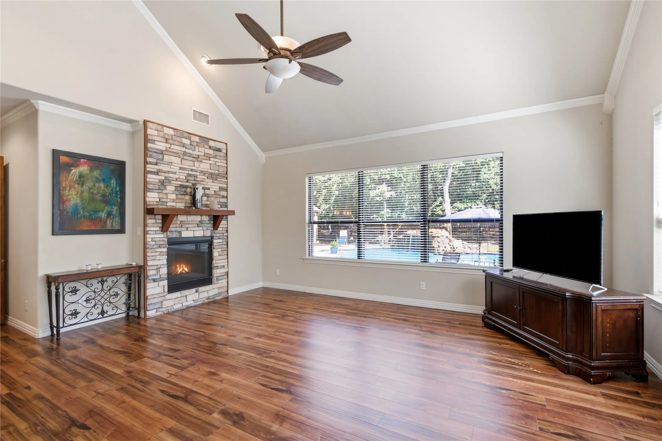 Single Family Residence For Sale in Denton County , 2050 E Oak Shores Drive, Cross Roads, Texas 76227, 5 Bedroom, 3 Bathroom, 3 Garage spaces, 4,505 Sqft, built in 2007, mls#21387682, Real Estate Agent in Cross Roads, Homes For Sale in Denton county, Homes For Sale in Cross Roads, Realtor in Cross Roads Texas, Real Estate Brokerage Independent Realty Texas, Luminita Cordes Realtor