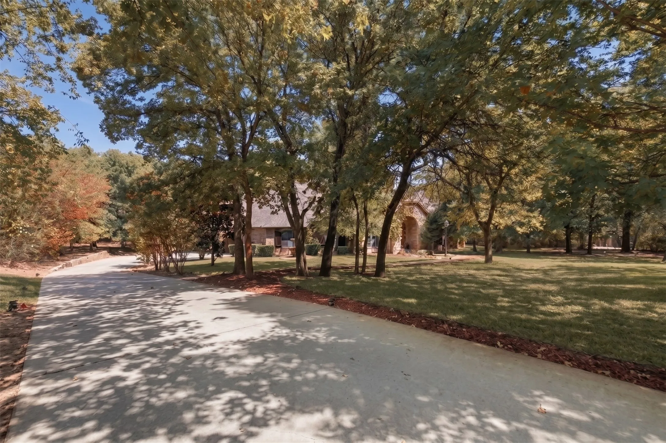 Single Family Residence For Sale in Denton County , 2050 E Oak Shores Drive, Cross Roads, Texas 76227, 5 Bedroom, 3 Bathroom, 3 Garage spaces, 4,505 Sqft, built in 2007, mls#21387682, Real Estate Agent in Cross Roads, Homes For Sale in Denton county, Homes For Sale in Cross Roads, Realtor in Cross Roads Texas, Real Estate Brokerage Independent Realty Texas, Luminita Cordes Realtor
