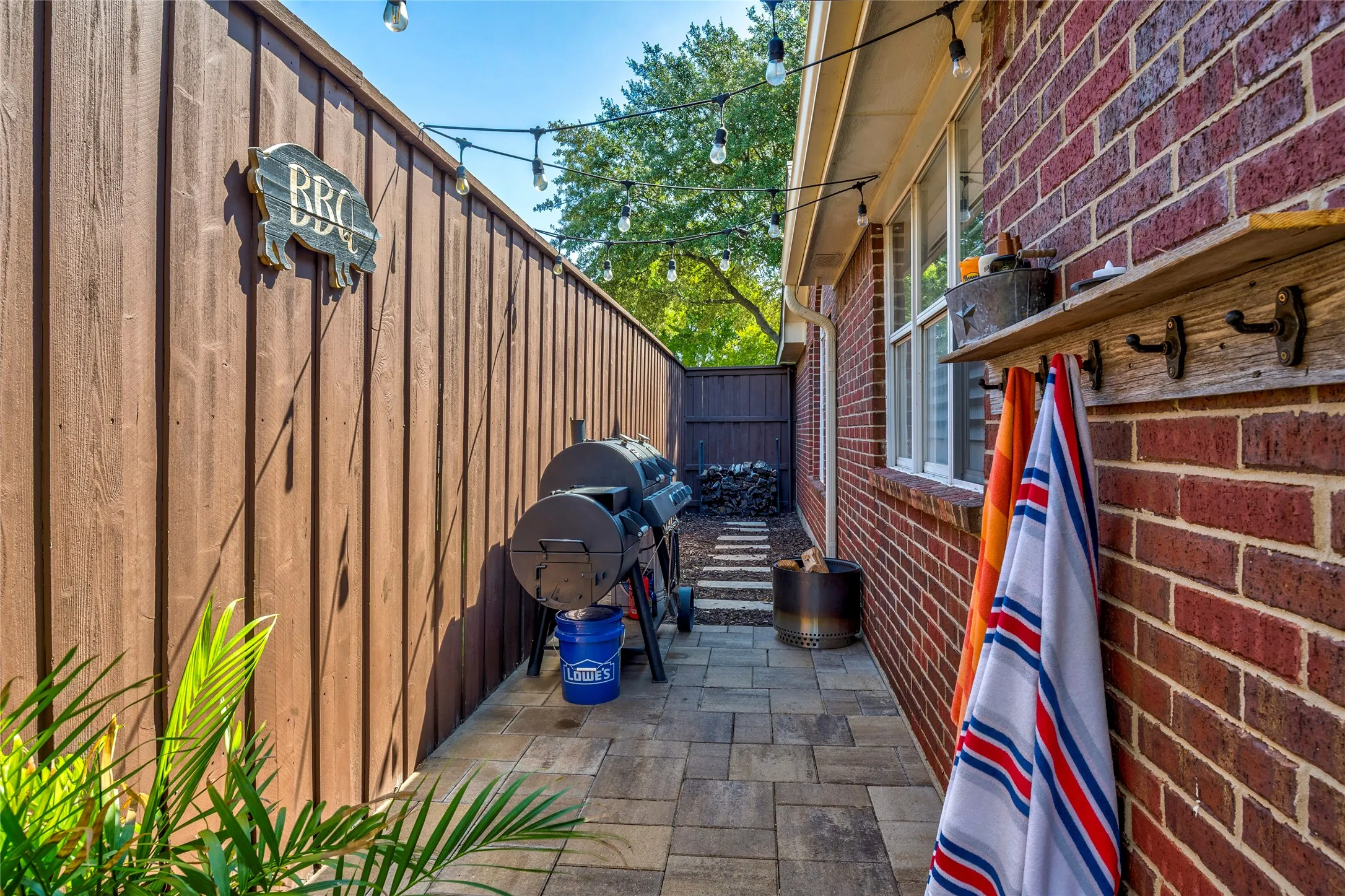 Single Family Residence For Sale in Denton County , 8745 Turnberry Drive, Frisco, Texas 75036, 3 Bedroom, 2 Bathroom, 2 Garage spaces, 2,015 Sqft, built in 2000, mls#21386361, Real Estate Agent in Frisco, Homes For Sale in Denton county, Homes For Sale in Frisco, Realtor in Frisco Texas, Real Estate Brokerage Independent Realty Texas, Luminita Cordes Realtor
