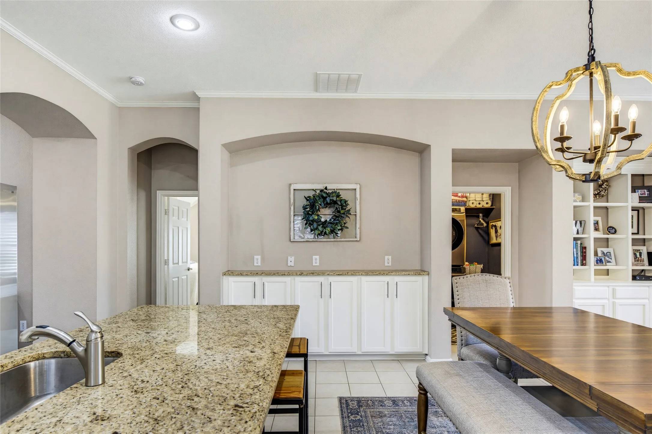 The built-in buffet makes a great space to serve food or beverages!