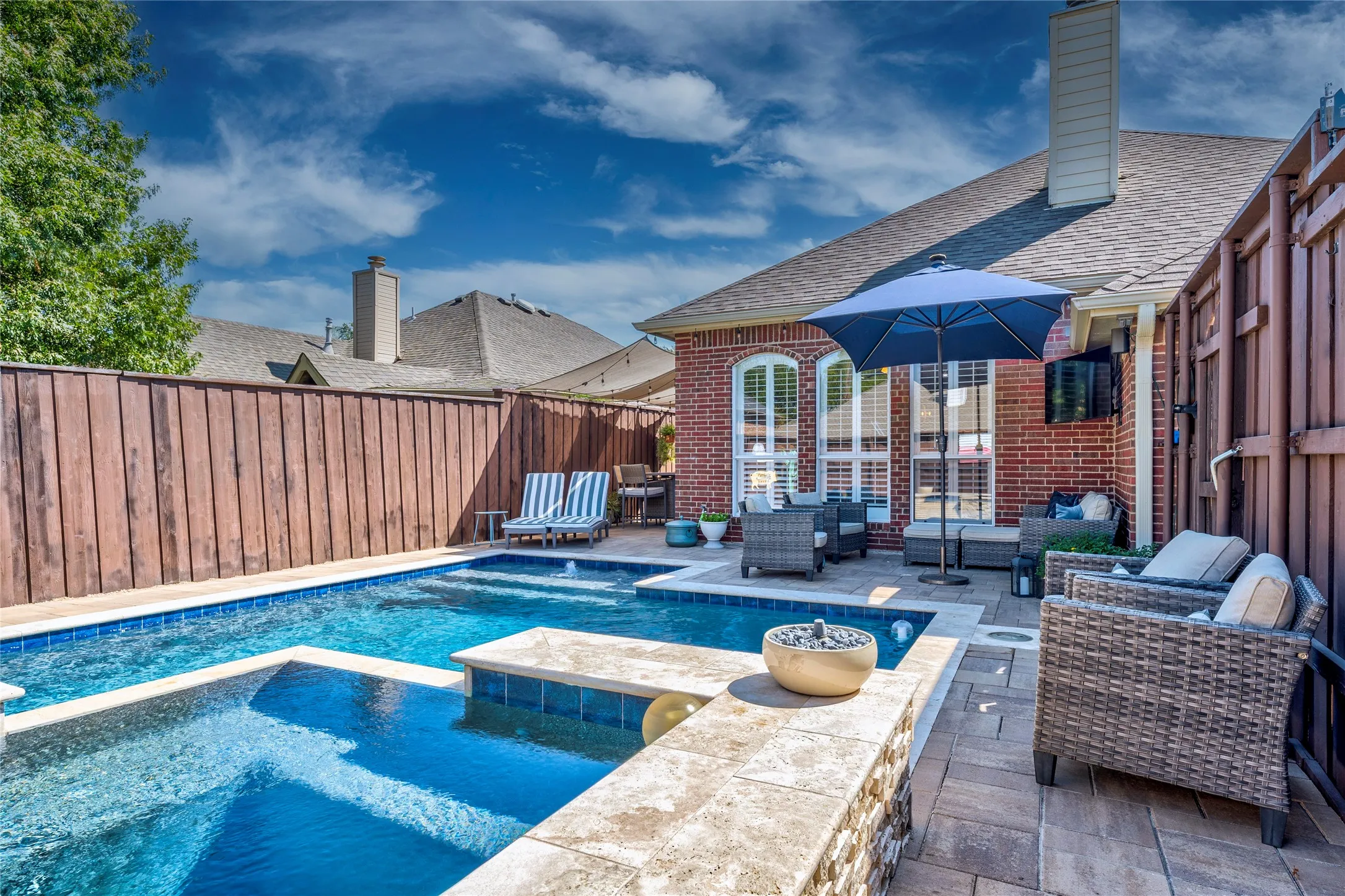 Single Family Residence For Sale in Denton County , 8745 Turnberry Drive, Frisco, Texas 75036, 3 Bedroom, 2 Bathroom, 2 Garage spaces, 2,015 Sqft, built in 2000, mls#21386361, Real Estate Agent in Frisco, Homes For Sale in Denton county, Homes For Sale in Frisco, Realtor in Frisco Texas, Real Estate Brokerage Independent Realty Texas, Luminita Cordes Realtor