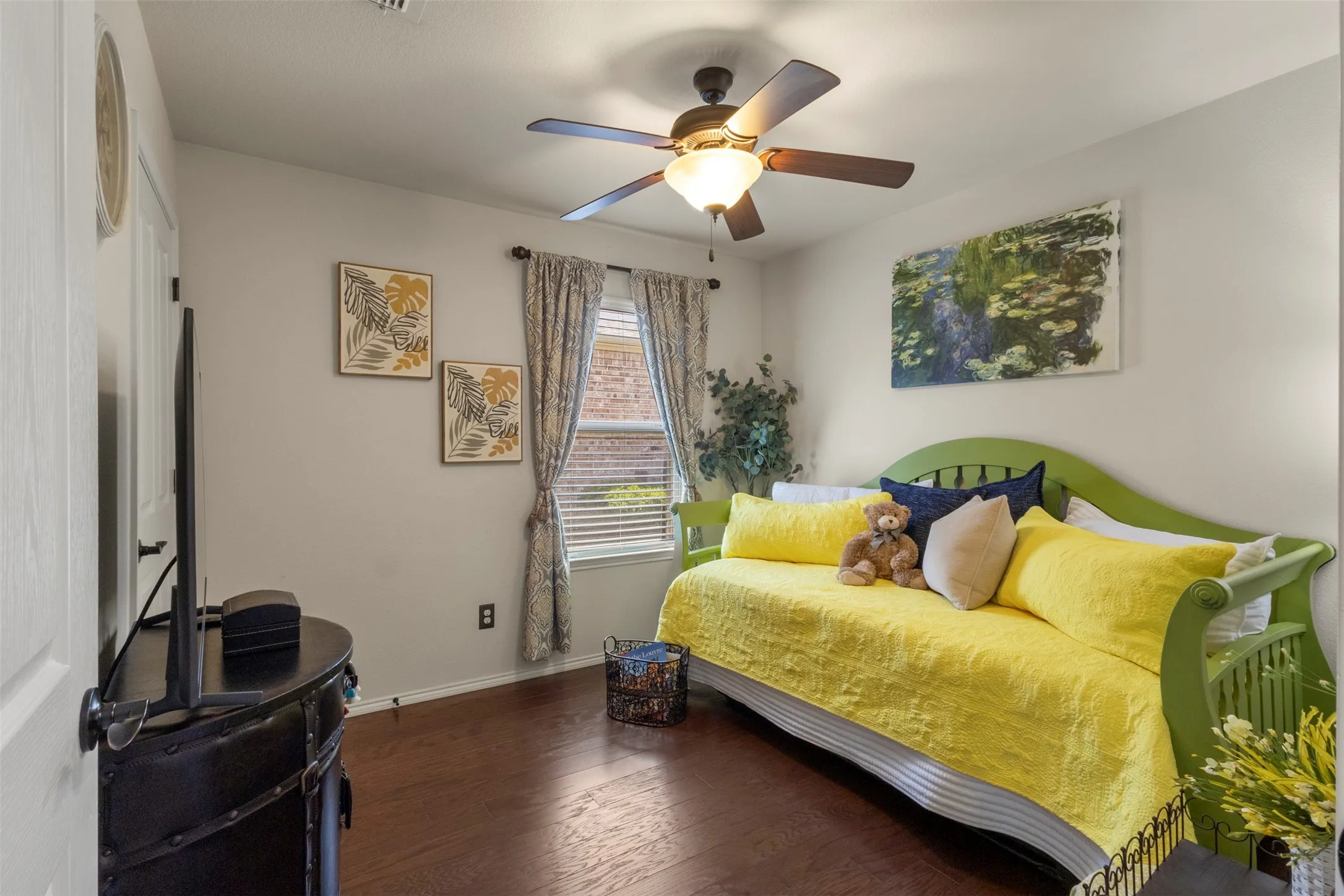 Recessed window with blinds, wood-finish flooring, ceiling fan with integrated lighting, and neutral wall tones