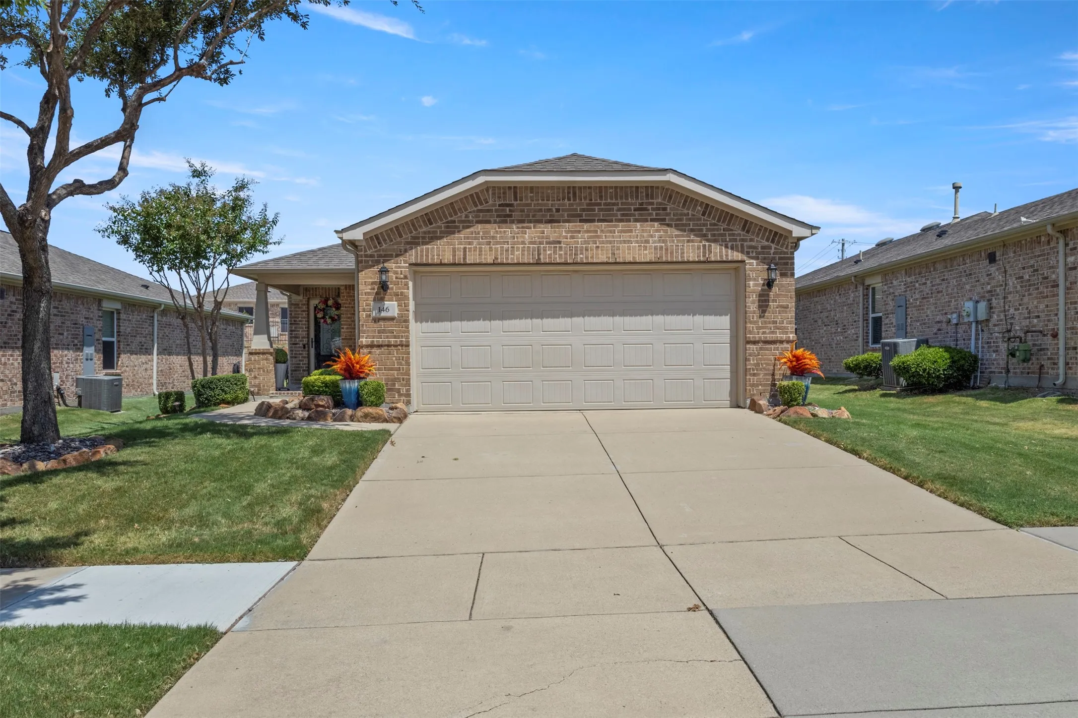 Single Family Residence For Sale in Denton County , 146 Montague Lane, Frisco, Texas 75036, 2 Bedroom, 2 Bathroom, 2 Garage spaces, 1,521 Sqft, built in 2014, mls#21385443, Real Estate Agent in Frisco, Homes For Sale in Denton county, Homes For Sale in Frisco, Realtor in Frisco Texas, Real Estate Brokerage Independent Realty Texas, Luminita Cordes Realtor