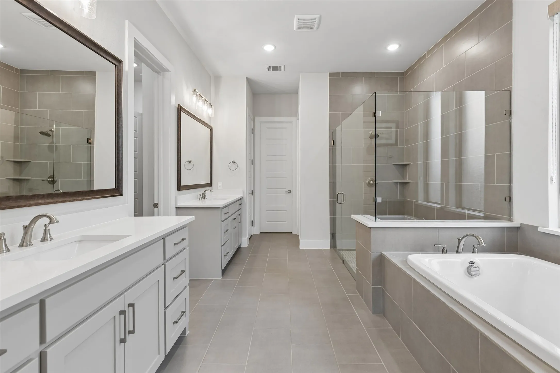 Single Family Residence For Sale in Denton County , 4208 Sunrise Lane, Celina, Texas 75078, 4 Bedroom, 5 Bathroom, 3 Garage spaces, 3,655 Sqft, built in 2024, mls#21387864, Real Estate Agent in Celina, Homes For Sale in Denton county, Homes For Sale in Celina, Realtor in Celina Texas, Real Estate Brokerage Independent Realty Texas, Luminita Cordes Realtor