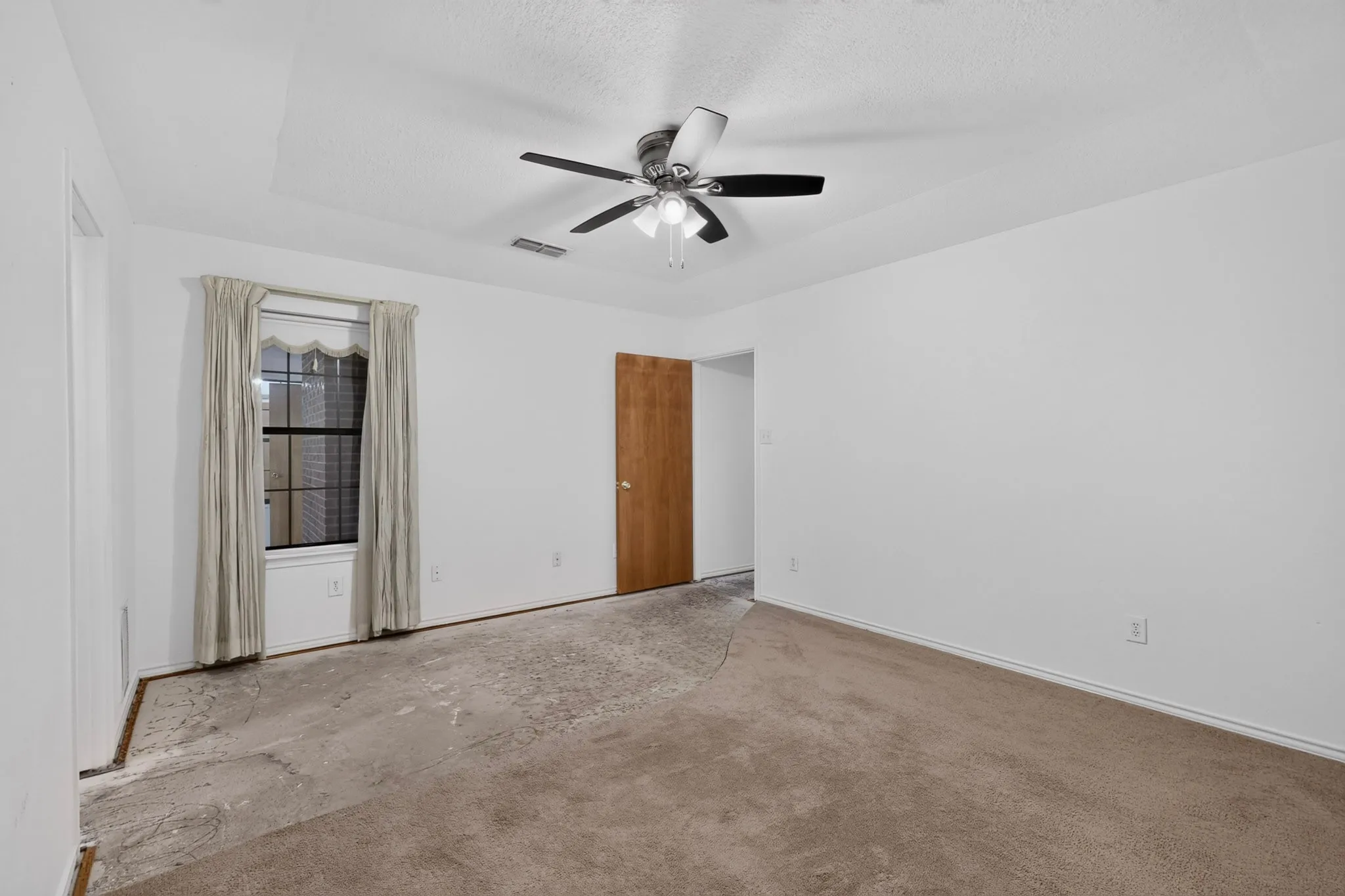 Single Family Residence For Sale in Collin County , 303 Stoneybrook Drive, Wylie, Texas 75098, 3 Bedroom, 2 Bathroom, 2 Garage spaces, 1,777 Sqft, built in 1983, mls#21351955, Real Estate Agent in Wylie, Homes For Sale in Collin county, Homes For Sale in Wylie, Realtor in Wylie Texas, Real Estate Brokerage Independent Realty Texas, Luminita Cordes Realtor