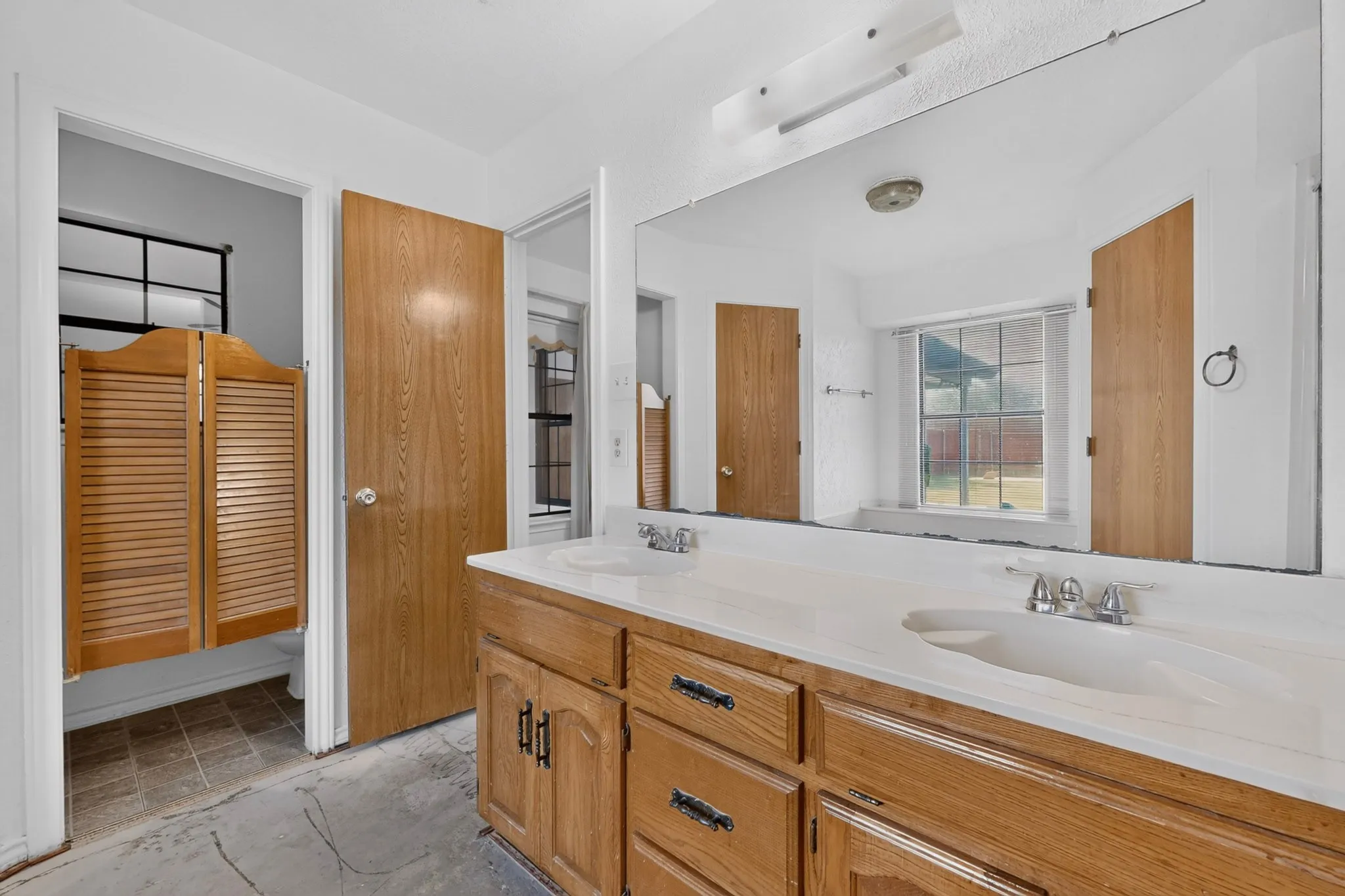 Double vanity with integrated sinks and chrome fixtures