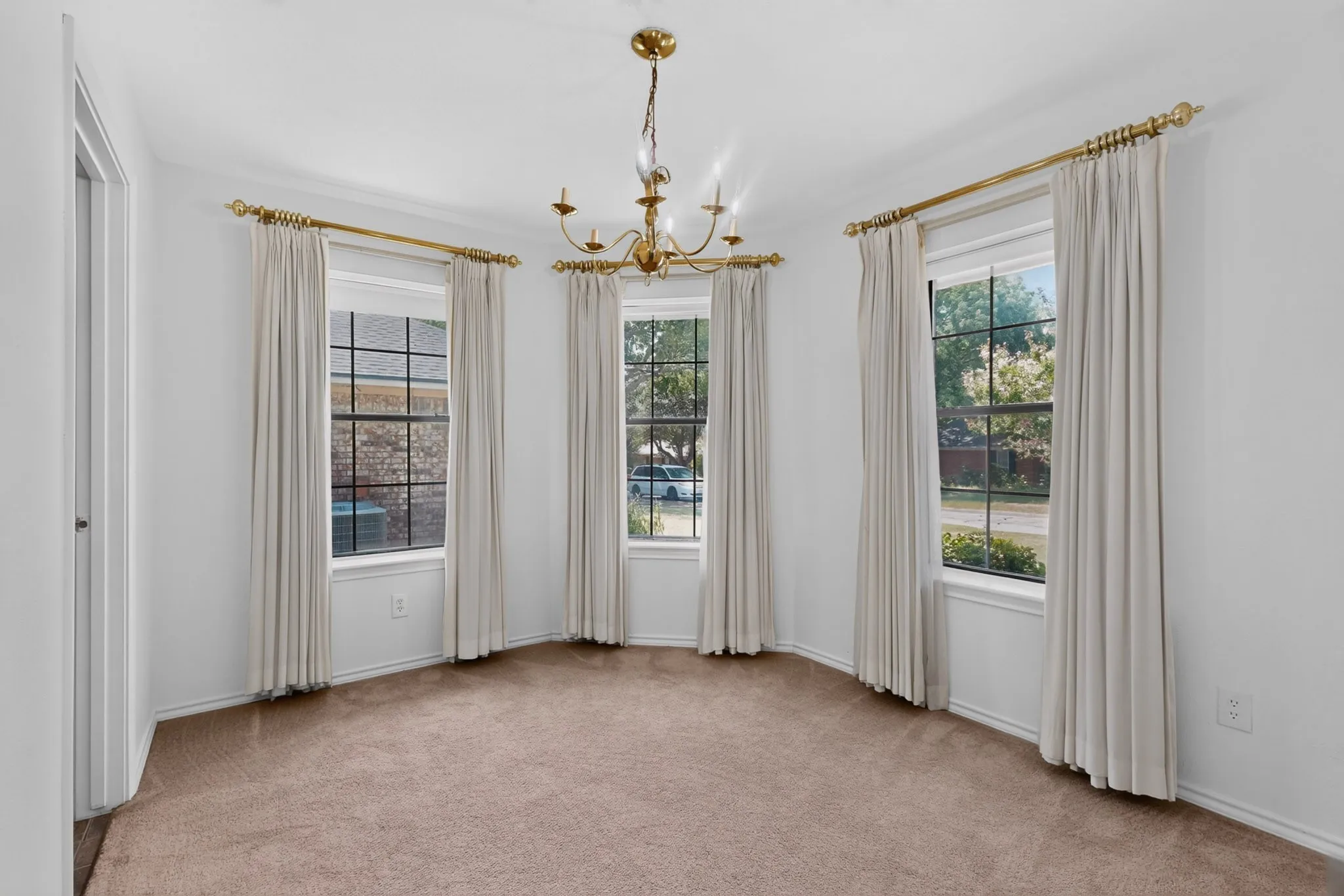Single Family Residence For Sale in Collin County , 303 Stoneybrook Drive, Wylie, Texas 75098, 3 Bedroom, 2 Bathroom, 2 Garage spaces, 1,777 Sqft, built in 1983, mls#21351955, Real Estate Agent in Wylie, Homes For Sale in Collin county, Homes For Sale in Wylie, Realtor in Wylie Texas, Real Estate Brokerage Independent Realty Texas, Luminita Cordes Realtor