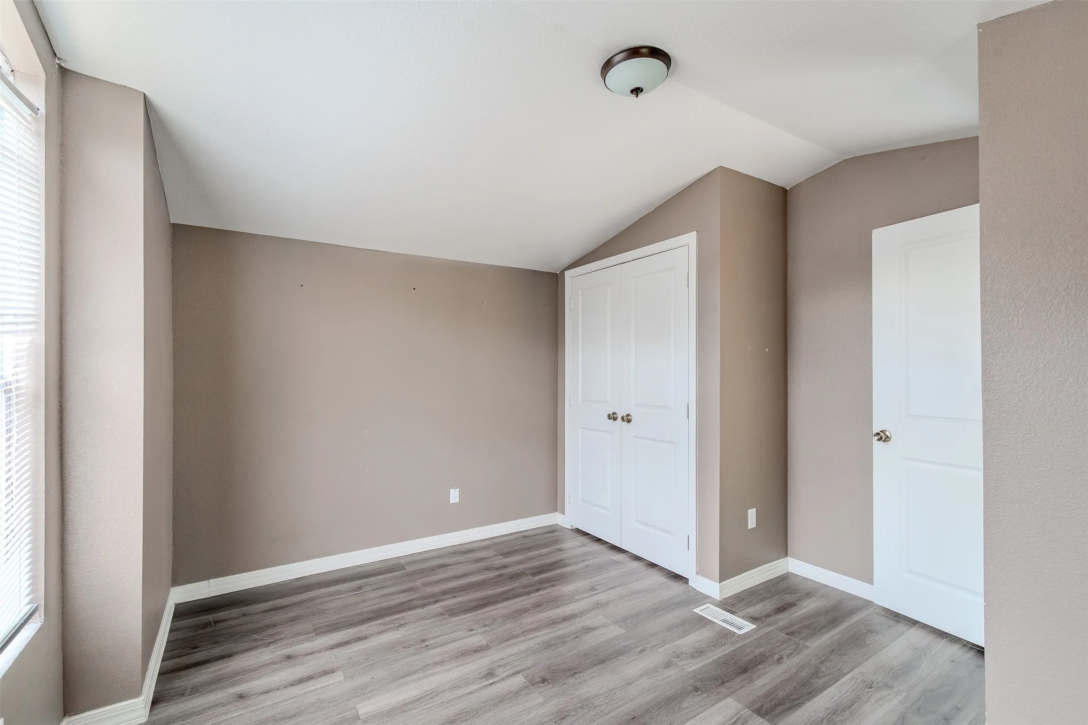 Mobile Home For Rent in Collin County , 5641 Kimber Lane, Frisco, Texas 75034, 2 Bedroom, 1 Bathroom, Garage spaces, 924 Sqft, built in 1980, mls#21387495, Real Estate Agent in Frisco, Homes For Rent in Collin county, Homes For Rent in Frisco, Realtor in Frisco Texas, Real Estate Brokerage Independent Realty Texas, Luminita Cordes Realtor