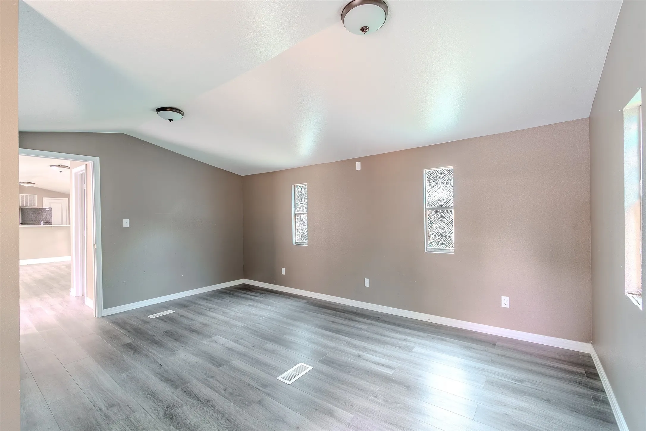 Mobile Home For Rent in Collin County , 5641 Kimber Lane, Frisco, Texas 75034, 2 Bedroom, 1 Bathroom, Garage spaces, 924 Sqft, built in 1980, mls#21387495, Real Estate Agent in Frisco, Homes For Rent in Collin county, Homes For Rent in Frisco, Realtor in Frisco Texas, Real Estate Brokerage Independent Realty Texas, Luminita Cordes Realtor