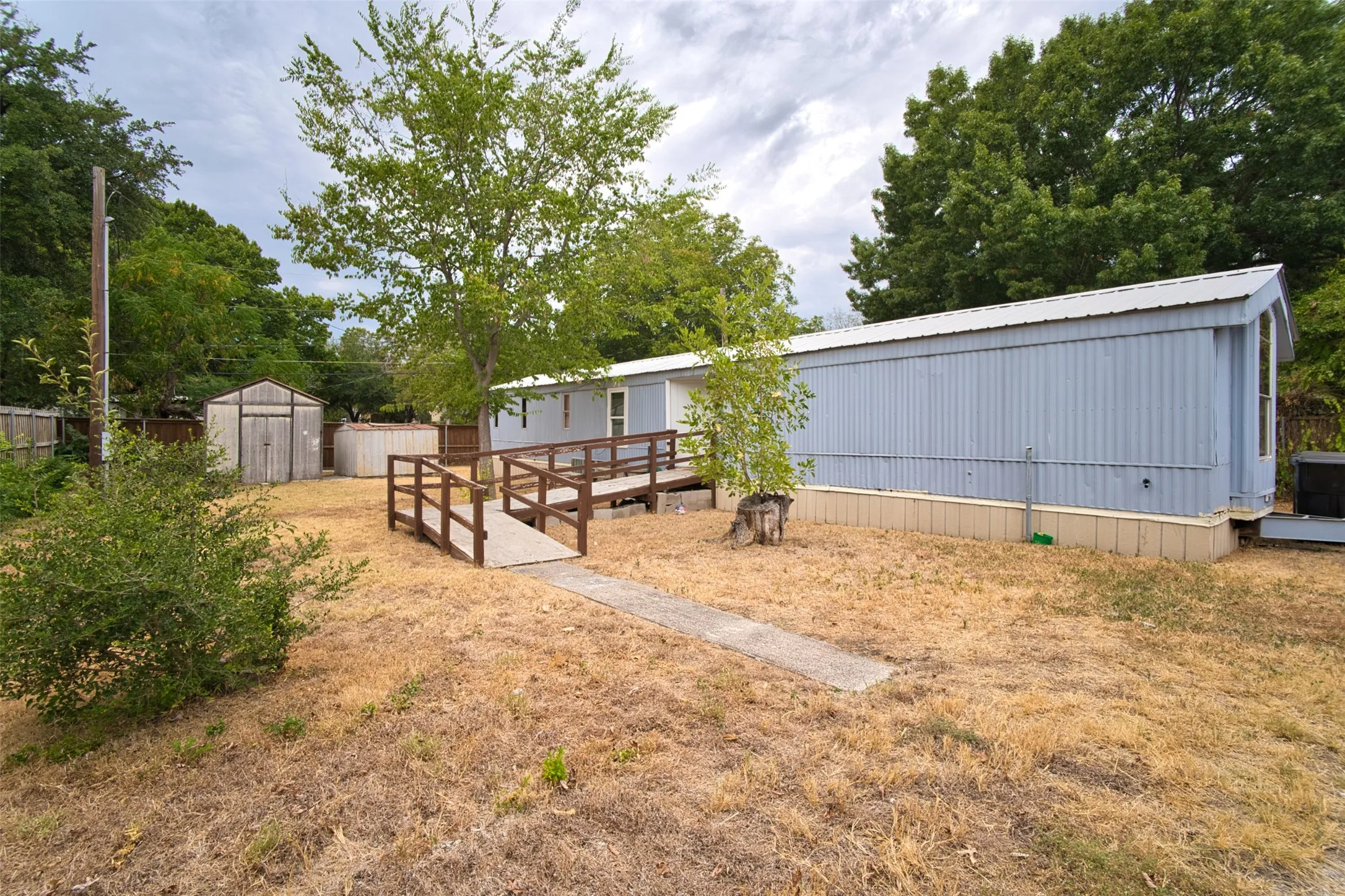 Mobile Home For Rent in Collin County , 5641 Kimber Lane, Frisco, Texas 75034, 2 Bedroom, 1 Bathroom, Garage spaces, 924 Sqft, built in 1980, mls#21387495, Real Estate Agent in Frisco, Homes For Rent in Collin county, Homes For Rent in Frisco, Realtor in Frisco Texas, Real Estate Brokerage Independent Realty Texas, Luminita Cordes Realtor