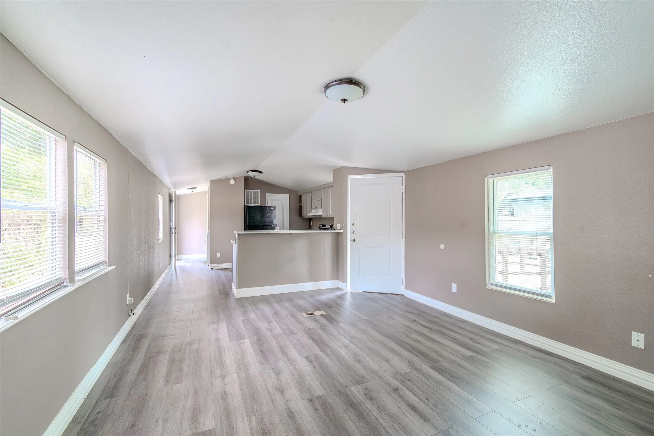 Mobile Home For Rent in Collin County , 5641 Kimber Lane, Frisco, Texas 75034, 2 Bedroom, 1 Bathroom, Garage spaces, 924 Sqft, built in 1980, mls#21387495, Real Estate Agent in Frisco, Homes For Rent in Collin county, Homes For Rent in Frisco, Realtor in Frisco Texas, Real Estate Brokerage Independent Realty Texas, Luminita Cordes Realtor