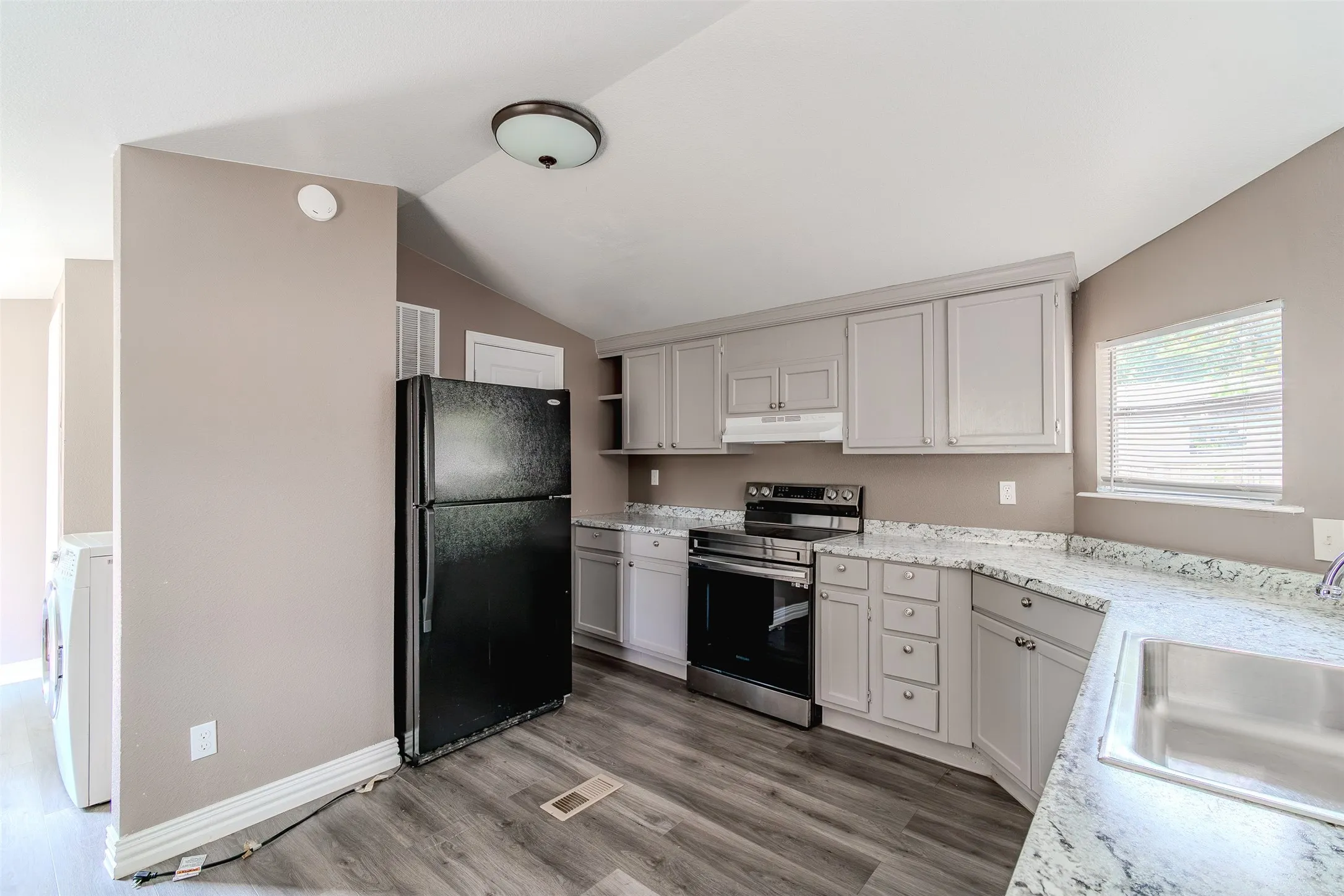 Mobile Home For Rent in Collin County , 5641 Kimber Lane, Frisco, Texas 75034, 2 Bedroom, 1 Bathroom, Garage spaces, 924 Sqft, built in 1980, mls#21387495, Real Estate Agent in Frisco, Homes For Rent in Collin county, Homes For Rent in Frisco, Realtor in Frisco Texas, Real Estate Brokerage Independent Realty Texas, Luminita Cordes Realtor