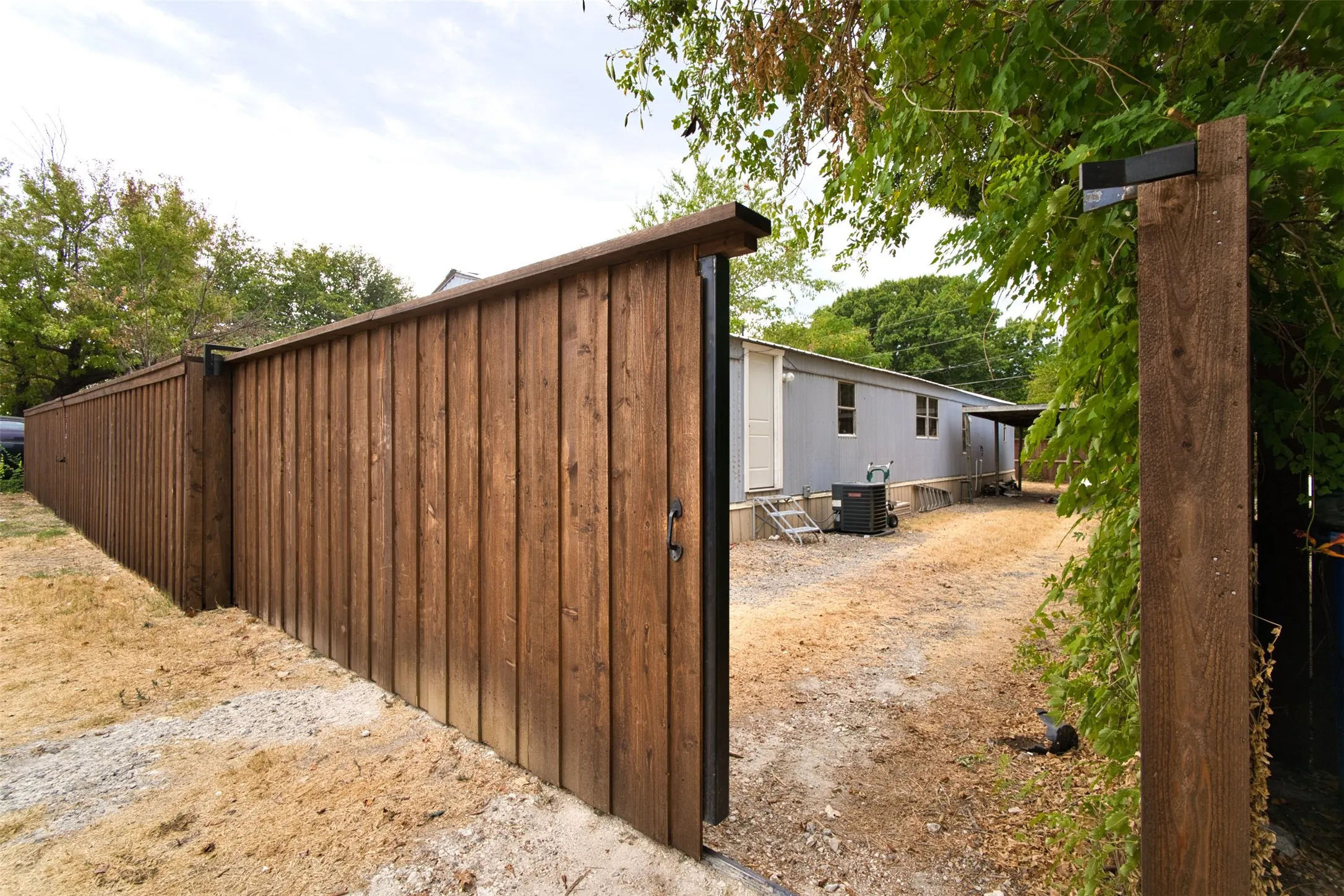 Mobile Home For Rent in Collin County , 5641 Kimber Lane, Frisco, Texas 75034, 2 Bedroom, 1 Bathroom, Garage spaces, 924 Sqft, built in 1980, mls#21387495, Real Estate Agent in Frisco, Homes For Rent in Collin county, Homes For Rent in Frisco, Realtor in Frisco Texas, Real Estate Brokerage Independent Realty Texas, Luminita Cordes Realtor