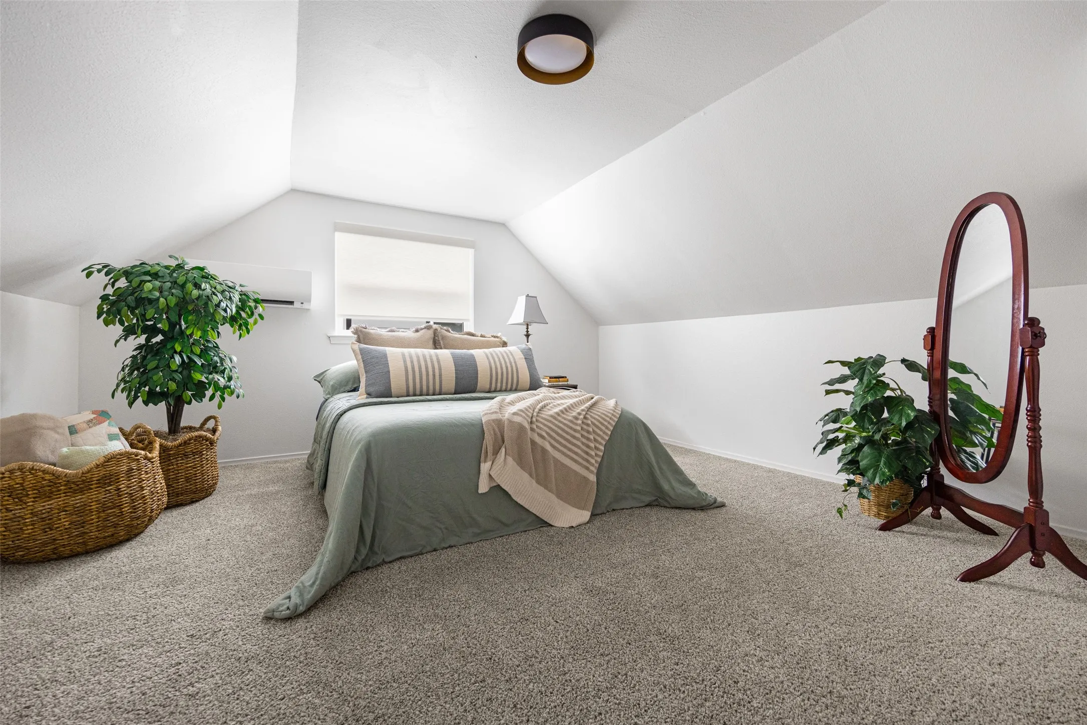 Single Family Residence For Sale in Dallas County , 1537 Mapleton Drive, Dallas, Texas 75228, 3 Bedroom, 3 Bathroom, 2 Garage spaces, 2,054 Sqft, built in 1961, mls#21383296, Real Estate Agent in Dallas, Homes For Sale in Dallas county, Homes For Sale in Dallas, Realtor in Dallas Texas, Real Estate Brokerage Independent Realty Texas, Luminita Cordes Realtor