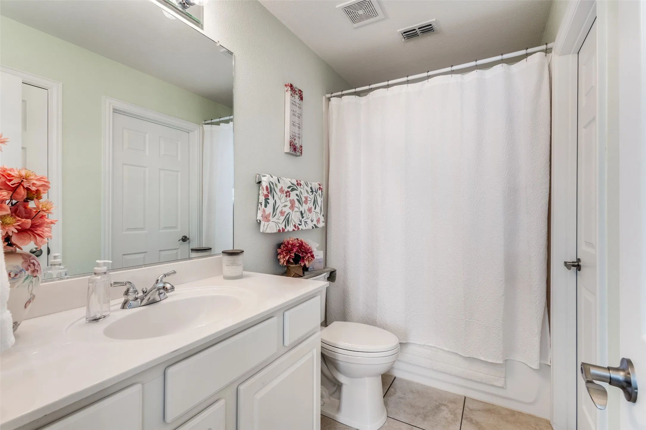 Single Family Residence For Sale in Collin County , 1377 Ranch House Drive, Fairview, Texas 75069, 2 Bedroom, 3 Bathroom, 2 Garage spaces, 2,675 Sqft, built in 2004, mls#21385800, Real Estate Agent in Fairview, Homes For Sale in Collin county, Homes For Sale in Fairview, Realtor in Fairview Texas, Real Estate Brokerage Independent Realty Texas, Luminita Cordes Realtor