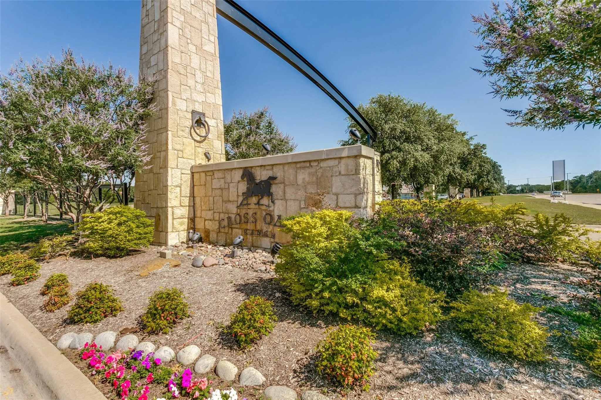 Single Family Residence For Sale in Denton County , 8825 Deadwood Lane, Aubrey, Texas 76227, 4 Bedroom, 3 Bathroom, 2 Garage spaces, 1,754 Sqft, built in 2016, mls#21386621, Real Estate Agent in Aubrey, Homes For Sale in Denton county, Homes For Sale in Aubrey, Realtor in Aubrey Texas, Real Estate Brokerage Independent Realty Texas, Luminita Cordes Realtor