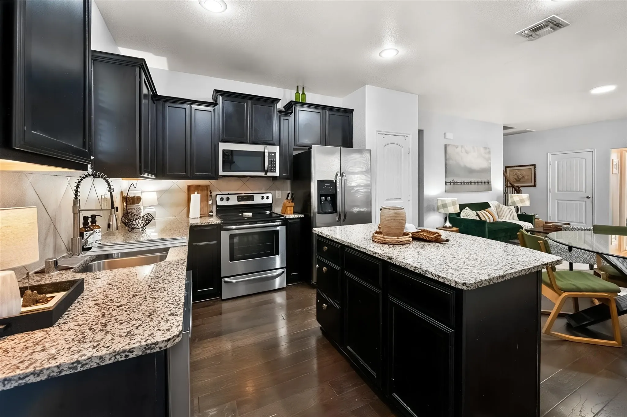 Single Family Residence For Sale in Denton County , 8825 Deadwood Lane, Aubrey, Texas 76227, 4 Bedroom, 3 Bathroom, 2 Garage spaces, 1,754 Sqft, built in 2016, mls#21386621, Real Estate Agent in Aubrey, Homes For Sale in Denton county, Homes For Sale in Aubrey, Realtor in Aubrey Texas, Real Estate Brokerage Independent Realty Texas, Luminita Cordes Realtor