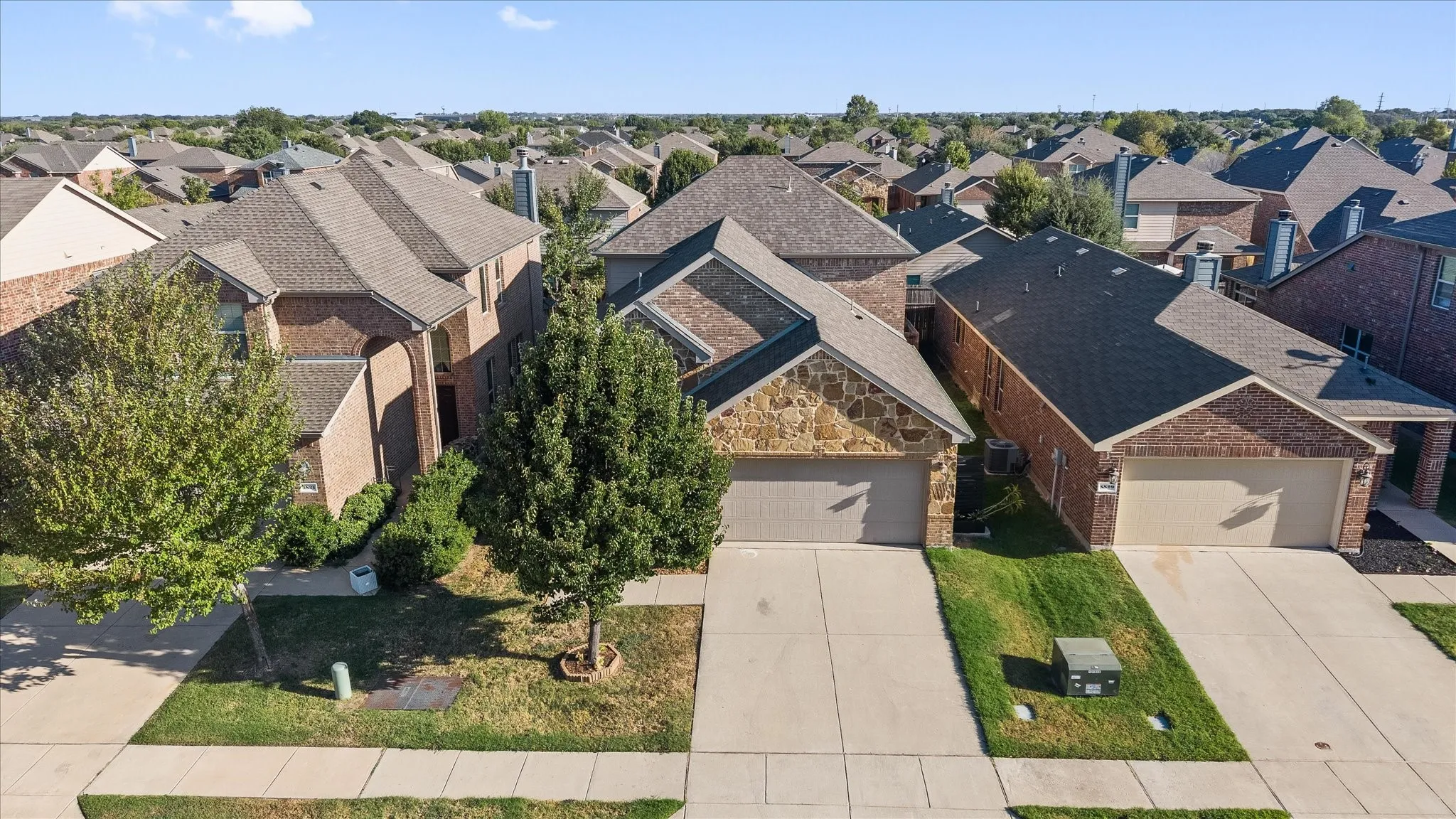 Single Family Residence For Sale in Denton County , 8825 Deadwood Lane, Aubrey, Texas 76227, 4 Bedroom, 3 Bathroom, 2 Garage spaces, 1,754 Sqft, built in 2016, mls#21386621, Real Estate Agent in Aubrey, Homes For Sale in Denton county, Homes For Sale in Aubrey, Realtor in Aubrey Texas, Real Estate Brokerage Independent Realty Texas, Luminita Cordes Realtor