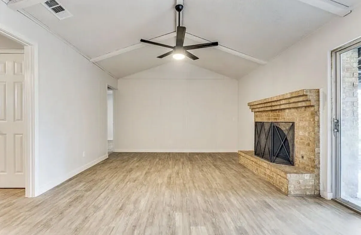 Single Family Residence For Rent in Dallas County , 1606 Travis Street, Garland, Texas 75042, 3 Bedroom, 2 Bathroom, 2 Garage spaces, 1,734 Sqft, built in 1970, mls#21387871, Real Estate Agent in Garland, Homes For Rent in Dallas county, Homes For Rent in Garland, Realtor in Garland Texas, Real Estate Brokerage Independent Realty Texas, Luminita Cordes Realtor