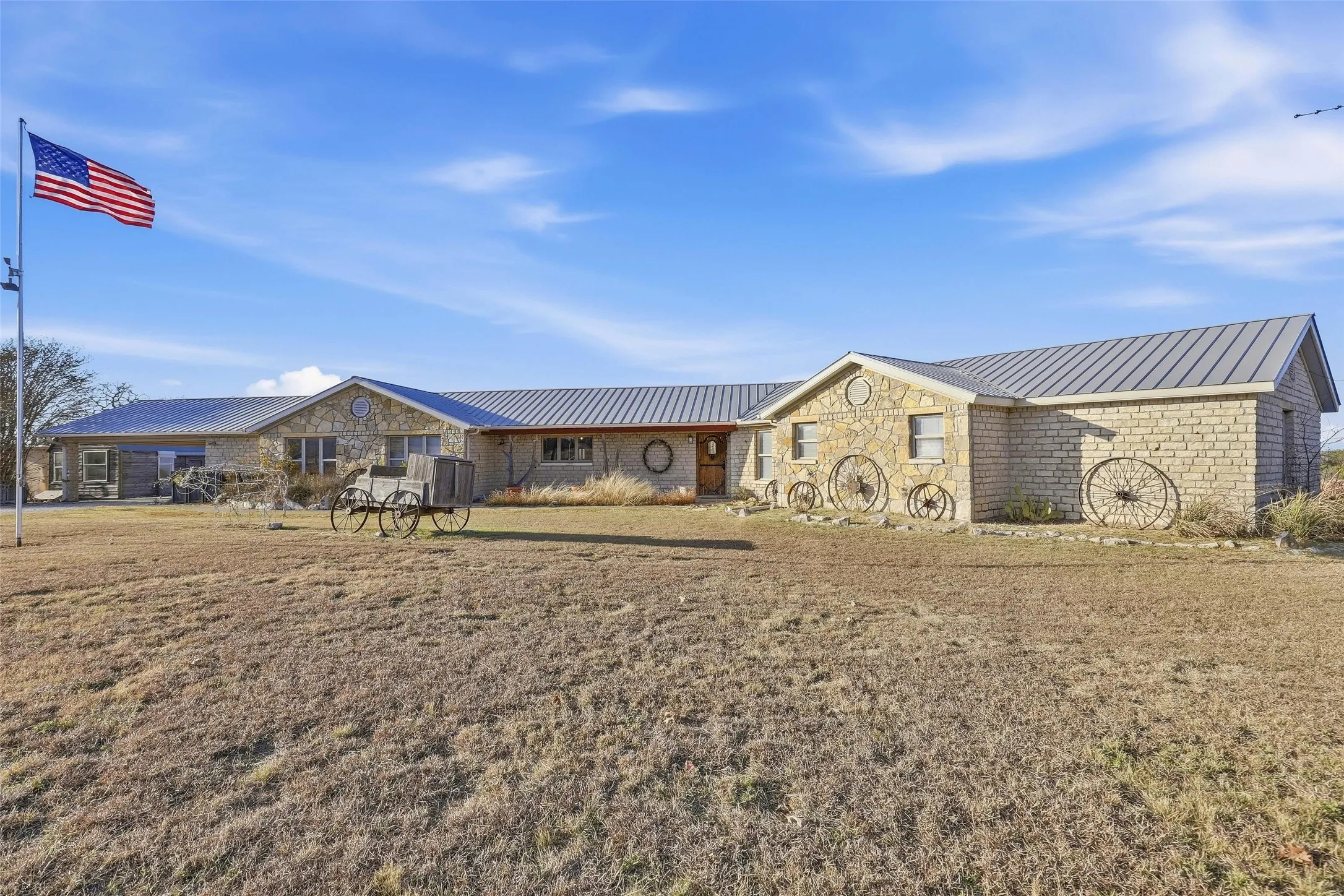 Single Family Residence For Sale in Erath County , 818 County Road 104, Bluff Dale, Texas 76433, 3 Bedroom, 4 Bathroom, 2 Garage spaces, 2,252 Sqft, built in 1999, mls#21387433, Real Estate Agent in Bluff Dale, Homes For Sale in Erath county, Homes For Sale in Bluff Dale, Realtor in Bluff Dale Texas, Real Estate Brokerage Independent Realty Texas, Luminita Cordes Realtor