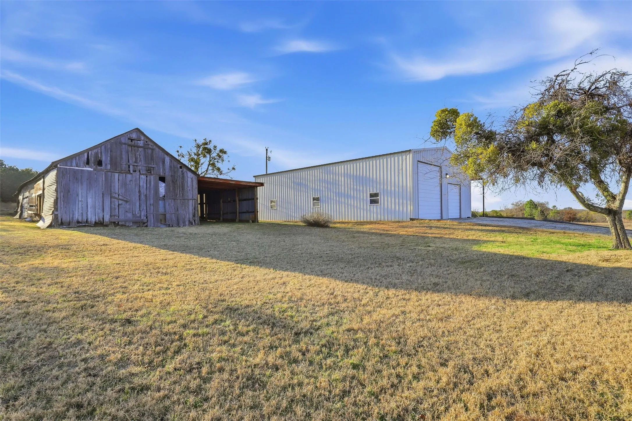 Single Family Residence For Sale in Erath County , 818 County Road 104, Bluff Dale, Texas 76433, 3 Bedroom, 4 Bathroom, 2 Garage spaces, 2,252 Sqft, built in 1999, mls#21387433, Real Estate Agent in Bluff Dale, Homes For Sale in Erath county, Homes For Sale in Bluff Dale, Realtor in Bluff Dale Texas, Real Estate Brokerage Independent Realty Texas, Luminita Cordes Realtor