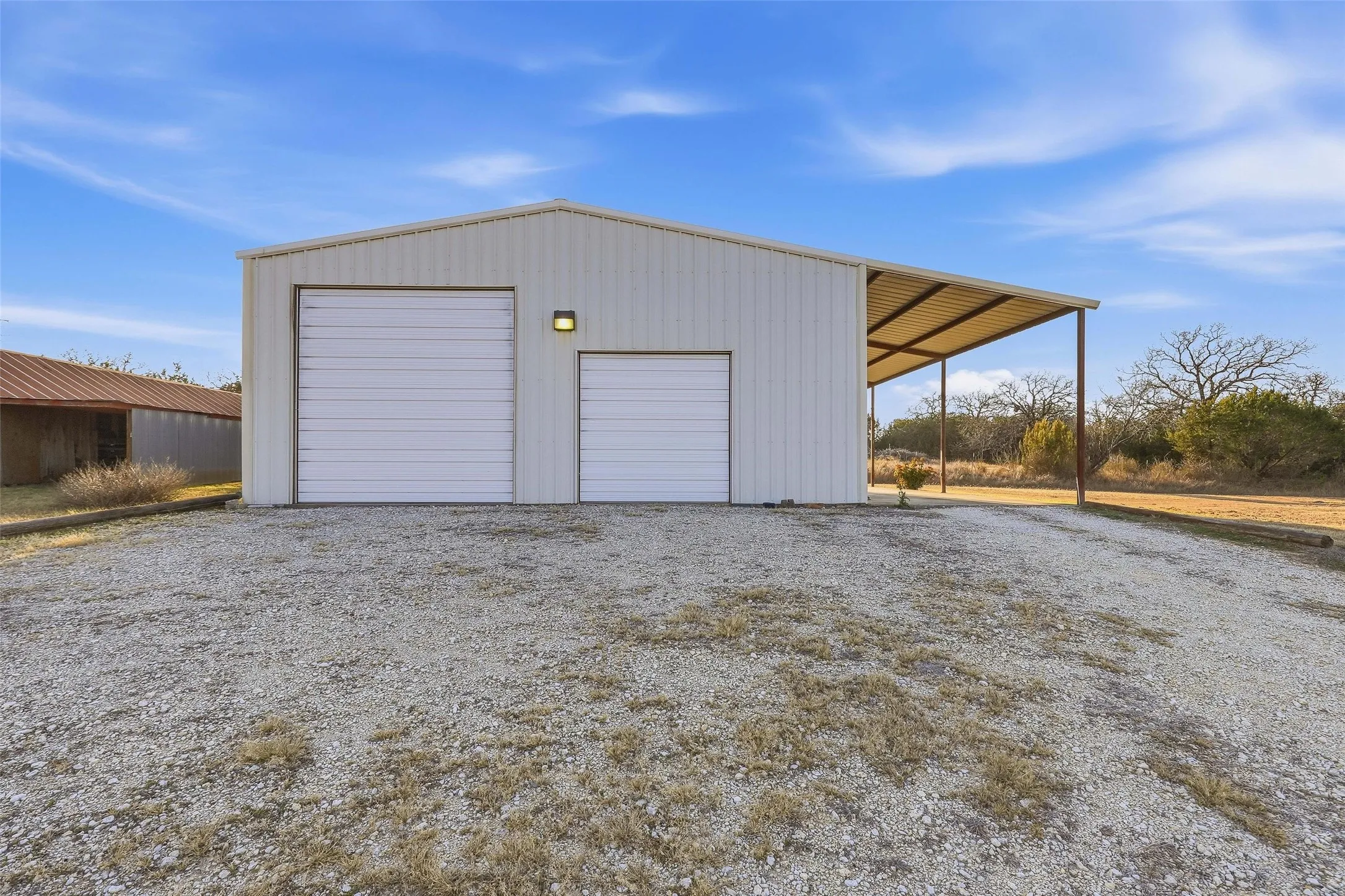 Single Family Residence For Sale in Erath County , 818 County Road 104, Bluff Dale, Texas 76433, 3 Bedroom, 4 Bathroom, 2 Garage spaces, 2,252 Sqft, built in 1999, mls#21387433, Real Estate Agent in Bluff Dale, Homes For Sale in Erath county, Homes For Sale in Bluff Dale, Realtor in Bluff Dale Texas, Real Estate Brokerage Independent Realty Texas, Luminita Cordes Realtor