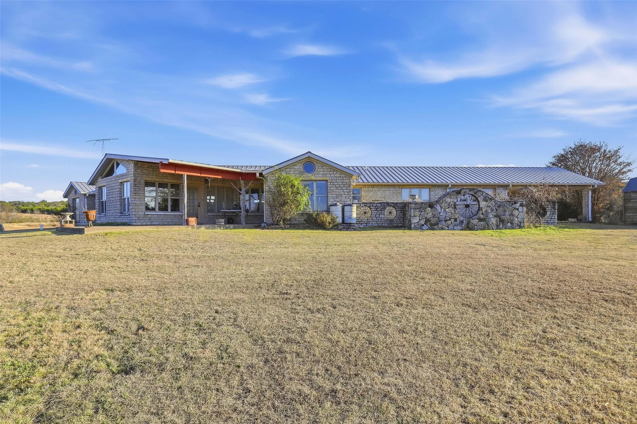 Single Family Residence For Sale in Erath County , 818 County Road 104, Bluff Dale, Texas 76433, 3 Bedroom, 4 Bathroom, 2 Garage spaces, 2,252 Sqft, built in 1999, mls#21387433, Real Estate Agent in Bluff Dale, Homes For Sale in Erath county, Homes For Sale in Bluff Dale, Realtor in Bluff Dale Texas, Real Estate Brokerage Independent Realty Texas, Luminita Cordes Realtor
