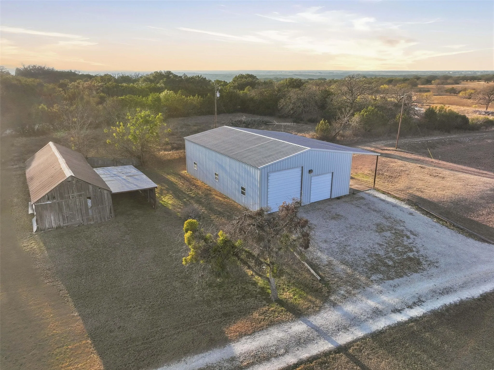 Single Family Residence For Sale in Erath County , 818 County Road 104, Bluff Dale, Texas 76433, 3 Bedroom, 4 Bathroom, 2 Garage spaces, 2,252 Sqft, built in 1999, mls#21387433, Real Estate Agent in Bluff Dale, Homes For Sale in Erath county, Homes For Sale in Bluff Dale, Realtor in Bluff Dale Texas, Real Estate Brokerage Independent Realty Texas, Luminita Cordes Realtor