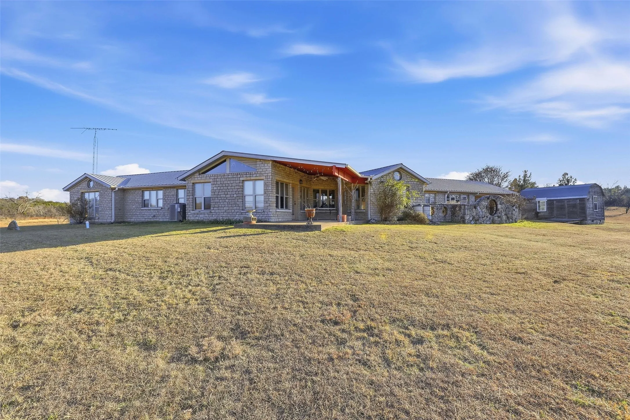 Single Family Residence For Sale in Erath County , 818 County Road 104, Bluff Dale, Texas 76433, 3 Bedroom, 4 Bathroom, 2 Garage spaces, 2,252 Sqft, built in 1999, mls#21387433, Real Estate Agent in Bluff Dale, Homes For Sale in Erath county, Homes For Sale in Bluff Dale, Realtor in Bluff Dale Texas, Real Estate Brokerage Independent Realty Texas, Luminita Cordes Realtor