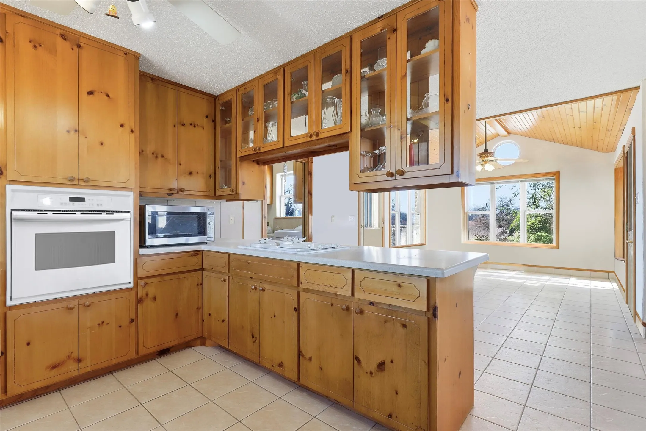 Single Family Residence For Sale in Erath County , 818 County Road 104, Bluff Dale, Texas 76433, 3 Bedroom, 4 Bathroom, 2 Garage spaces, 2,252 Sqft, built in 1999, mls#21387433, Real Estate Agent in Bluff Dale, Homes For Sale in Erath county, Homes For Sale in Bluff Dale, Realtor in Bluff Dale Texas, Real Estate Brokerage Independent Realty Texas, Luminita Cordes Realtor