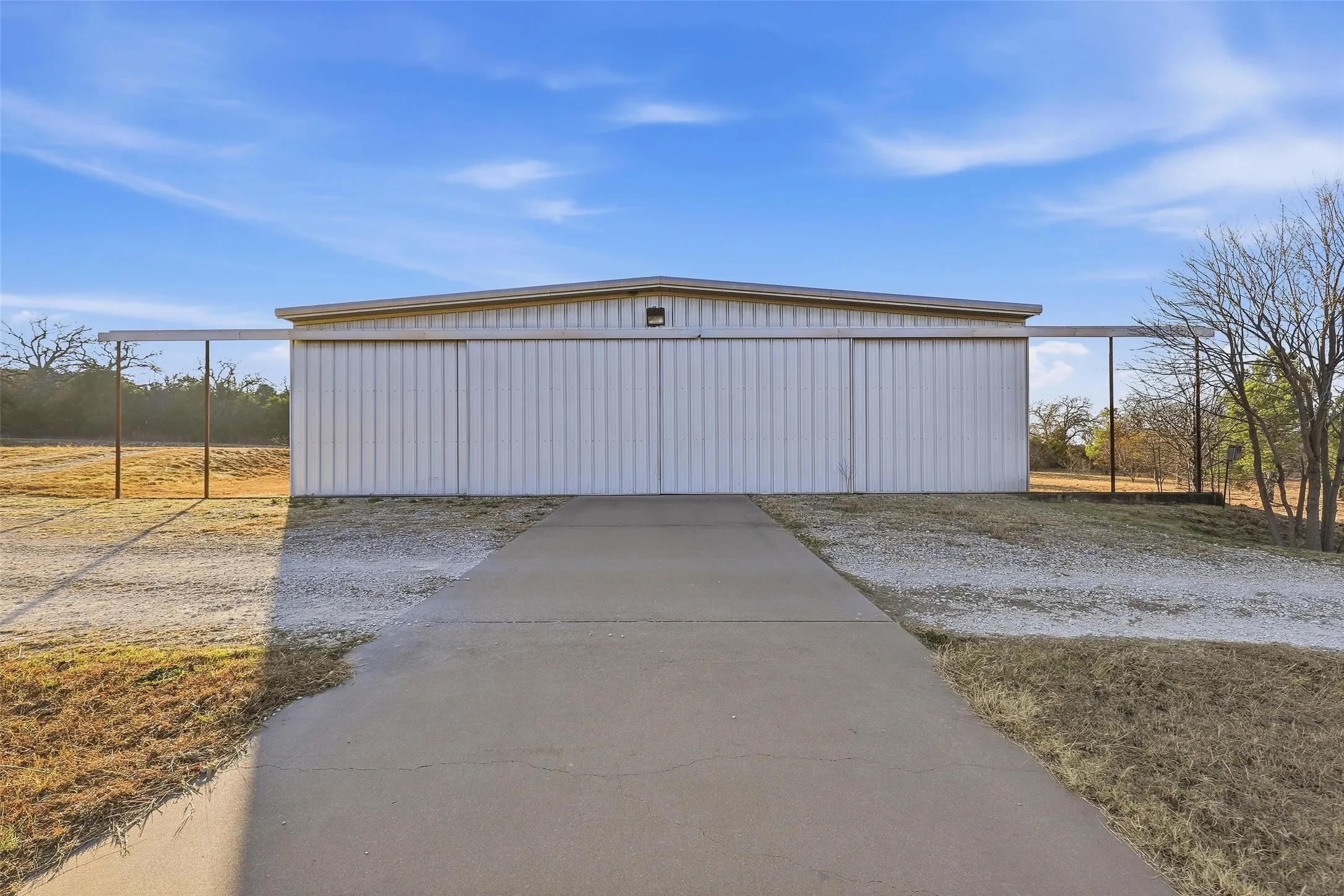 Single Family Residence For Sale in Erath County , 818 County Road 104, Bluff Dale, Texas 76433, 3 Bedroom, 4 Bathroom, 2 Garage spaces, 2,252 Sqft, built in 1999, mls#21387433, Real Estate Agent in Bluff Dale, Homes For Sale in Erath county, Homes For Sale in Bluff Dale, Realtor in Bluff Dale Texas, Real Estate Brokerage Independent Realty Texas, Luminita Cordes Realtor