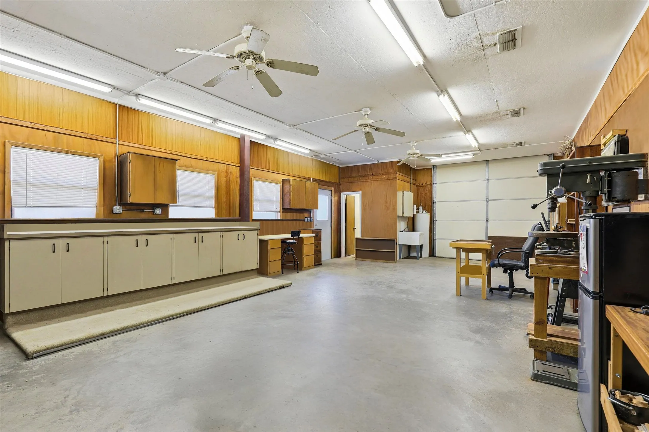 Single Family Residence For Sale in Erath County , 818 County Road 104, Bluff Dale, Texas 76433, 3 Bedroom, 4 Bathroom, 2 Garage spaces, 2,252 Sqft, built in 1999, mls#21387433, Real Estate Agent in Bluff Dale, Homes For Sale in Erath county, Homes For Sale in Bluff Dale, Realtor in Bluff Dale Texas, Real Estate Brokerage Independent Realty Texas, Luminita Cordes Realtor
