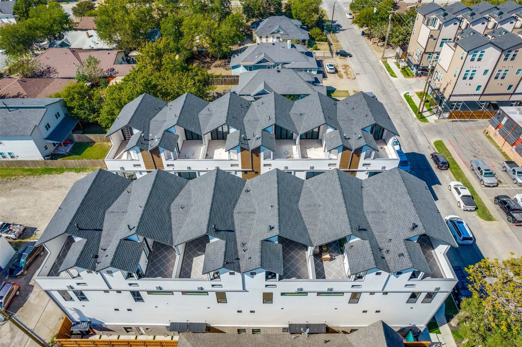 Condominium For Rent in Dallas County , 708 W 10th Street 101, Dallas, Texas 75208, 3 Bedroom, 5 Bathroom, 2 Garage spaces, 2,025 Sqft, built in 2026, mls#21382286, Real Estate Agent in Dallas, Homes For Rent in Dallas county, Homes For Rent in Dallas, Realtor in Dallas Texas, Real Estate Brokerage Independent Realty Texas, Luminita Cordes Realtor