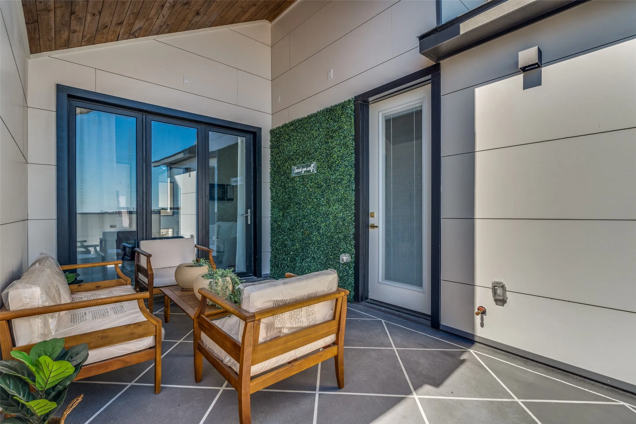 Condominium For Rent in Dallas County , 708 W 10th Street 101, Dallas, Texas 75208, 3 Bedroom, 5 Bathroom, 2 Garage spaces, 2,025 Sqft, built in 2026, mls#21382286, Real Estate Agent in Dallas, Homes For Rent in Dallas county, Homes For Rent in Dallas, Realtor in Dallas Texas, Real Estate Brokerage Independent Realty Texas, Luminita Cordes Realtor
