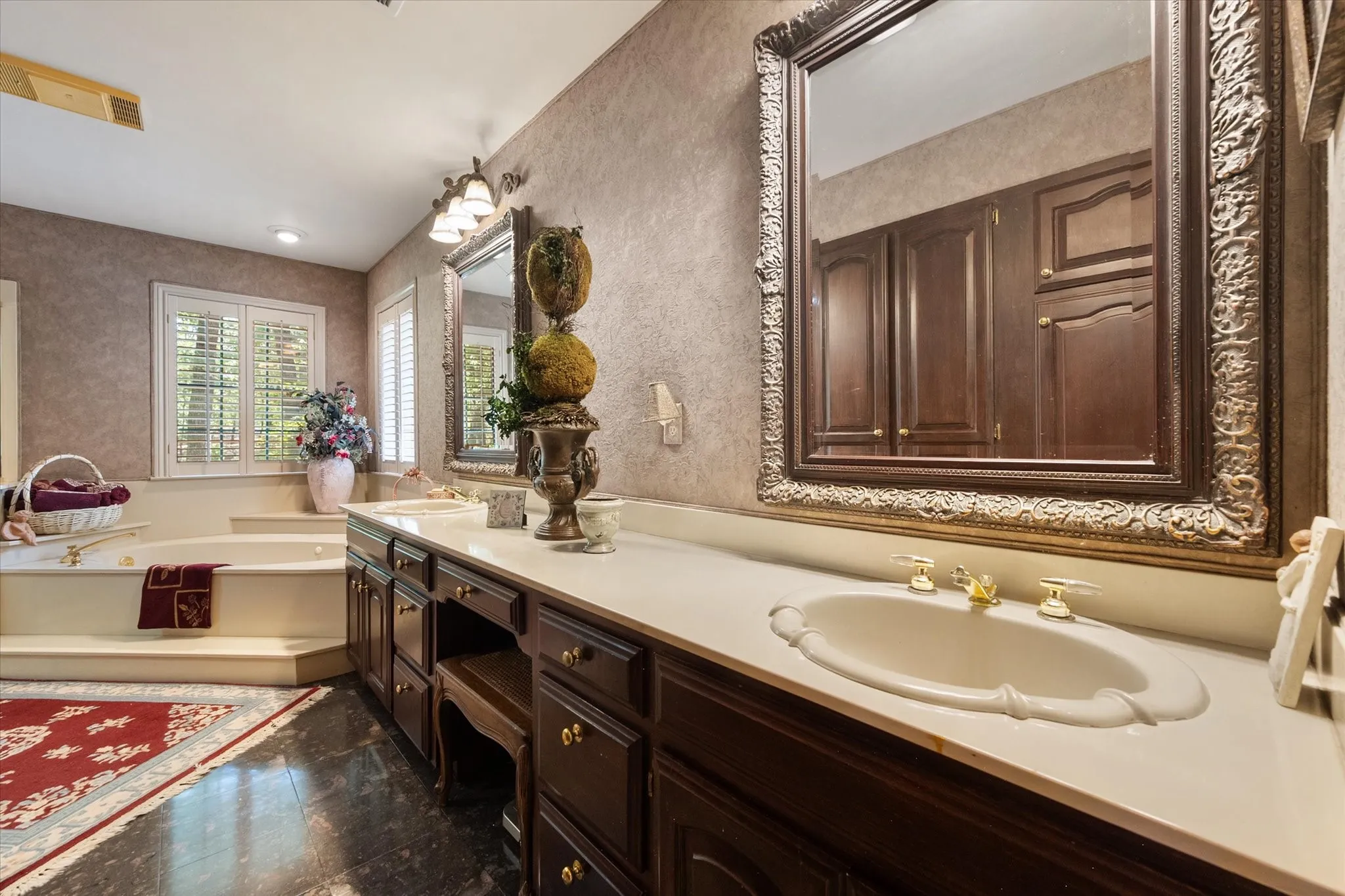 Single Family Residence For Sale in Navarro County , 305 County Road 0008, Corsicana, Texas 75110, 3 Bedroom, 3 Bathroom, 3 Garage spaces, 4,442 Sqft, built in 1987, mls#21384747, Real Estate Agent in Corsicana, Homes For Sale in Navarro county, Homes For Sale in Corsicana, Realtor in Corsicana Texas, Real Estate Brokerage Independent Realty Texas, Luminita Cordes Realtor