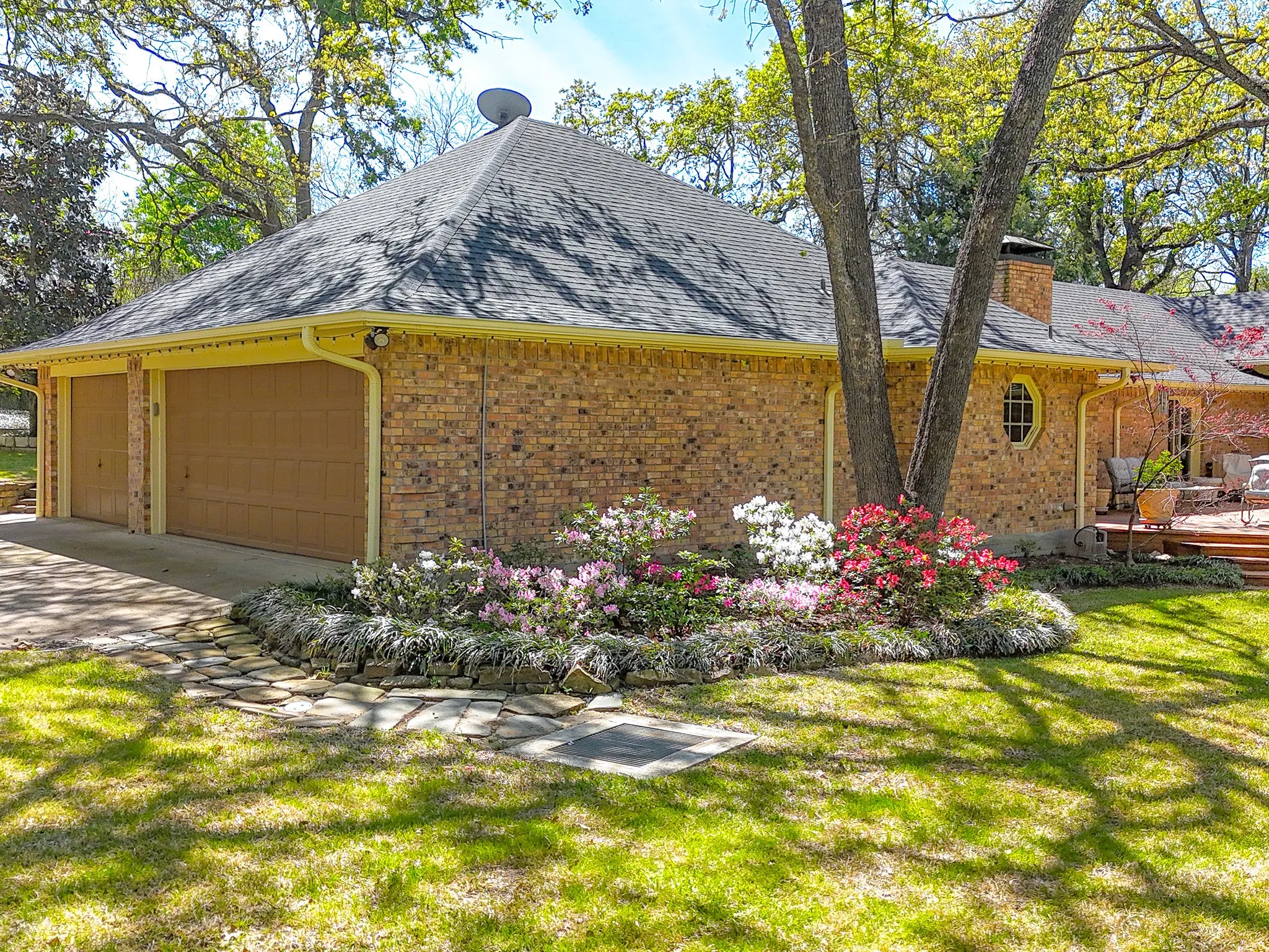 Single Family Residence For Sale in Navarro County , 305 County Road 0008, Corsicana, Texas 75110, 3 Bedroom, 3 Bathroom, 3 Garage spaces, 4,442 Sqft, built in 1987, mls#21384747, Real Estate Agent in Corsicana, Homes For Sale in Navarro county, Homes For Sale in Corsicana, Realtor in Corsicana Texas, Real Estate Brokerage Independent Realty Texas, Luminita Cordes Realtor