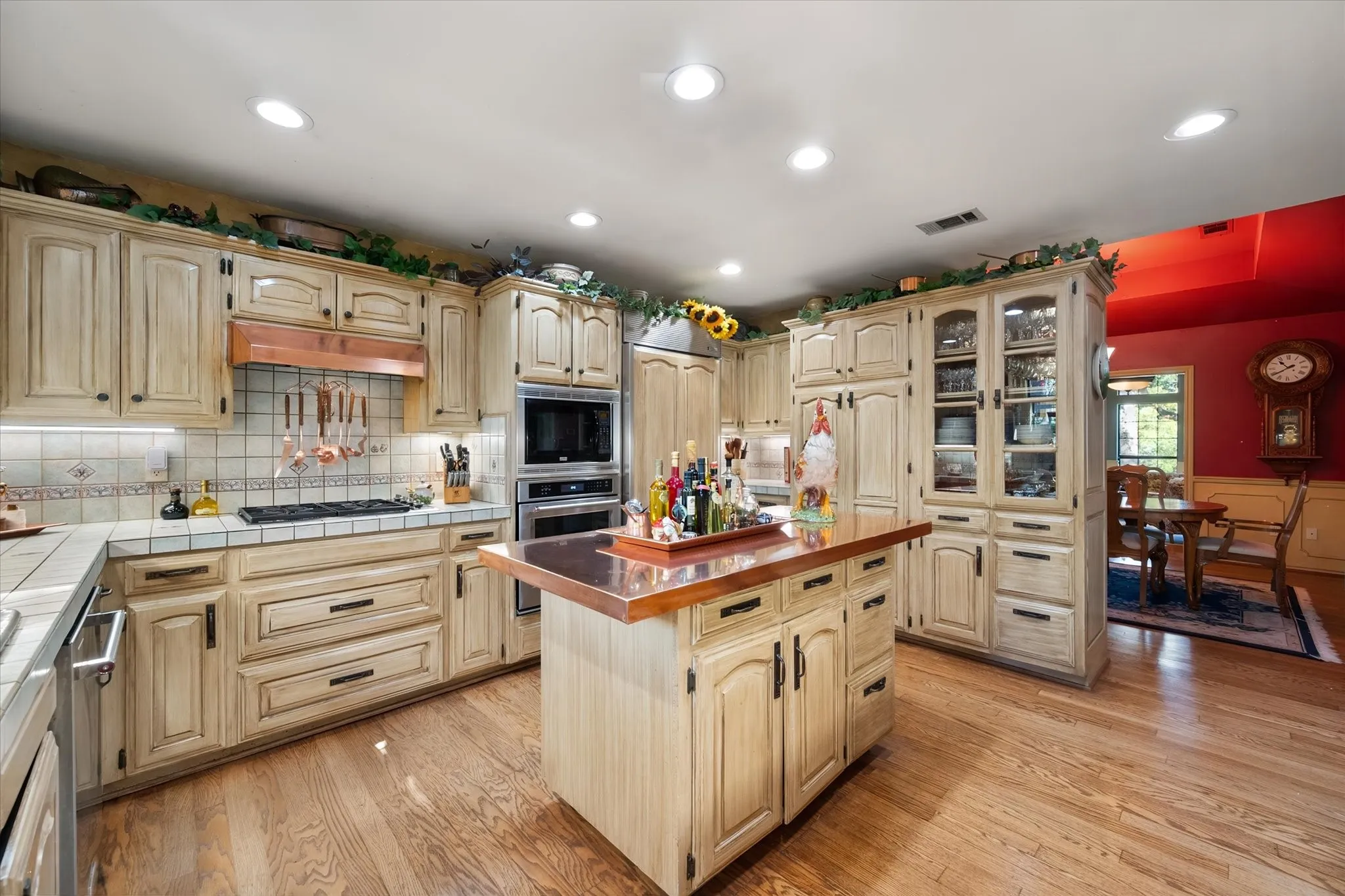 Single Family Residence For Sale in Navarro County , 305 County Road 0008, Corsicana, Texas 75110, 3 Bedroom, 3 Bathroom, 3 Garage spaces, 4,442 Sqft, built in 1987, mls#21384747, Real Estate Agent in Corsicana, Homes For Sale in Navarro county, Homes For Sale in Corsicana, Realtor in Corsicana Texas, Real Estate Brokerage Independent Realty Texas, Luminita Cordes Realtor