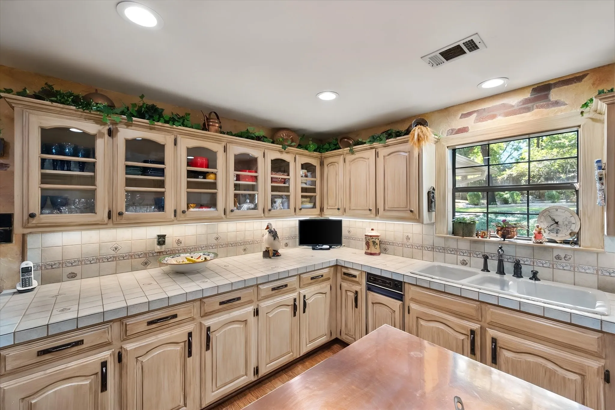Single Family Residence For Sale in Navarro County , 305 County Road 0008, Corsicana, Texas 75110, 3 Bedroom, 3 Bathroom, 3 Garage spaces, 4,442 Sqft, built in 1987, mls#21384747, Real Estate Agent in Corsicana, Homes For Sale in Navarro county, Homes For Sale in Corsicana, Realtor in Corsicana Texas, Real Estate Brokerage Independent Realty Texas, Luminita Cordes Realtor